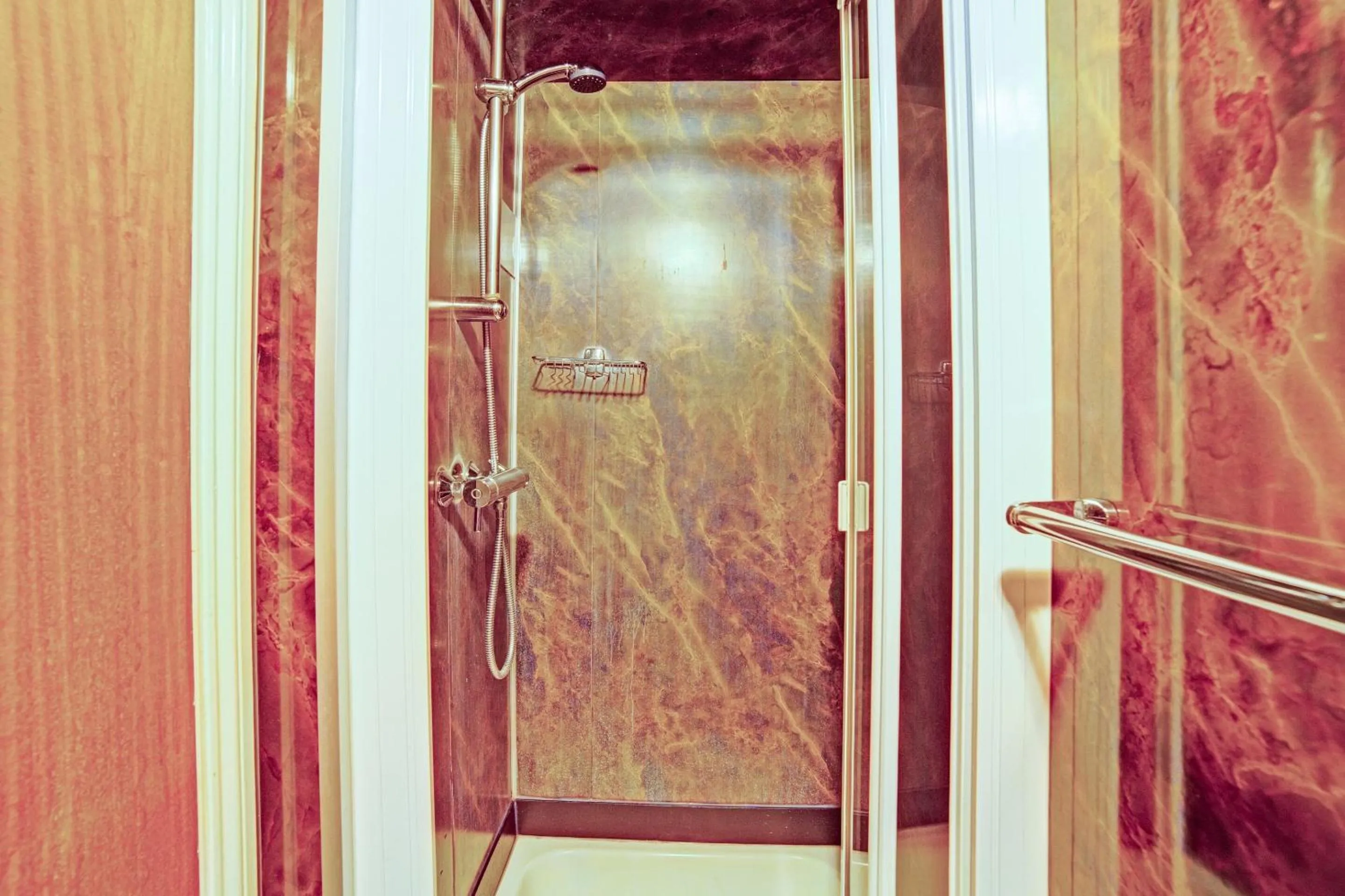 Bathroom in The Gullivers Hotel