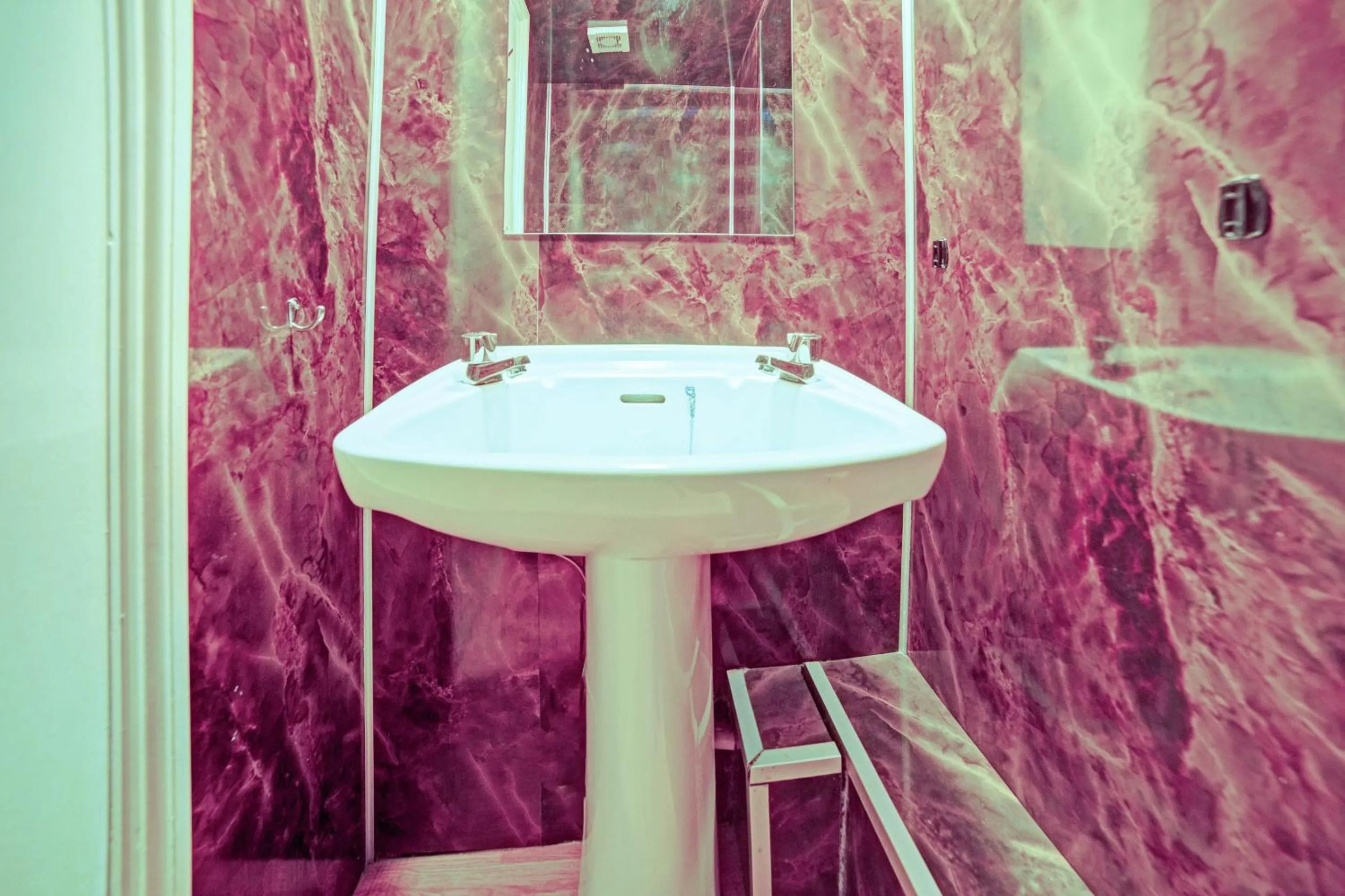 Bathroom in The Gullivers Hotel