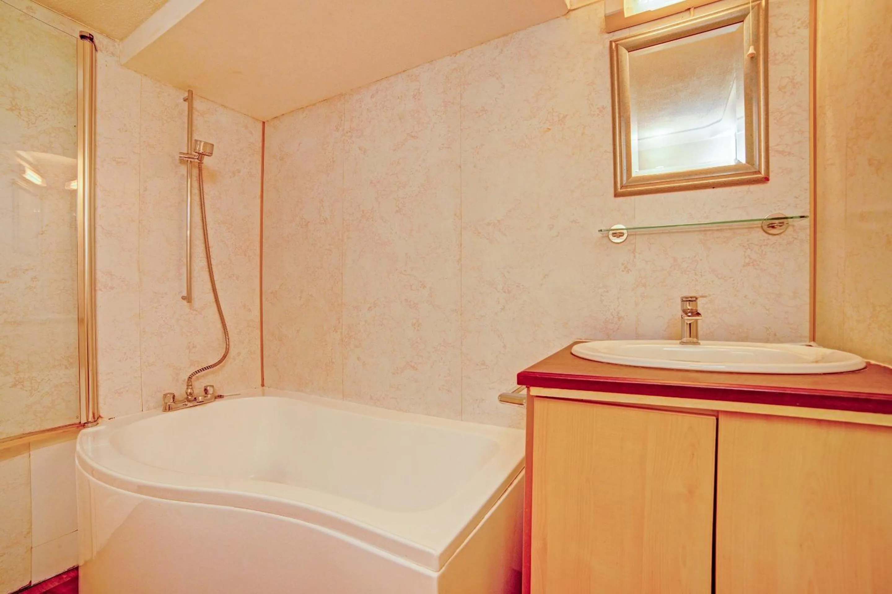 Bathroom in The Gullivers Hotel