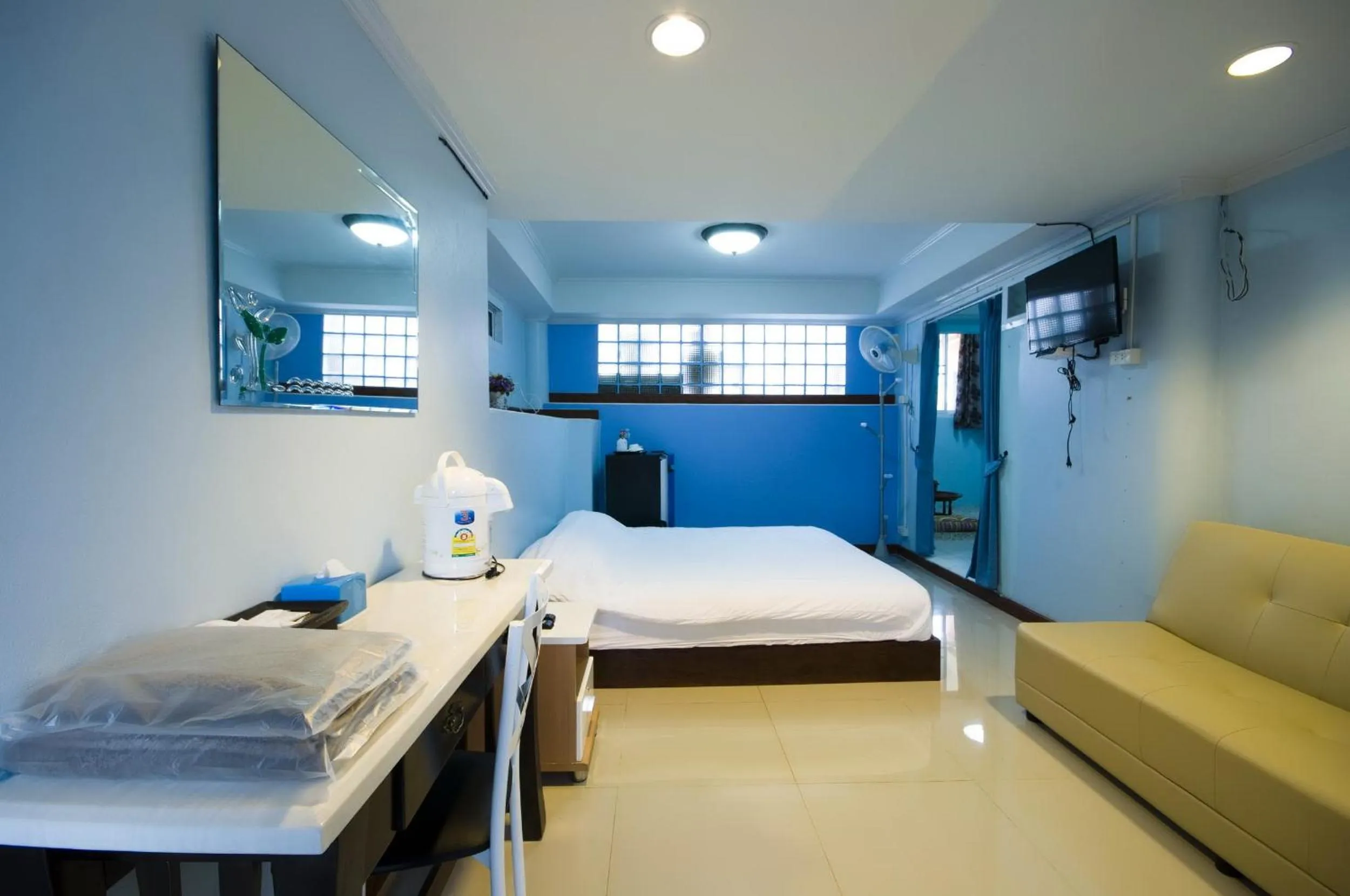 Bed in Mhork Buri Resort