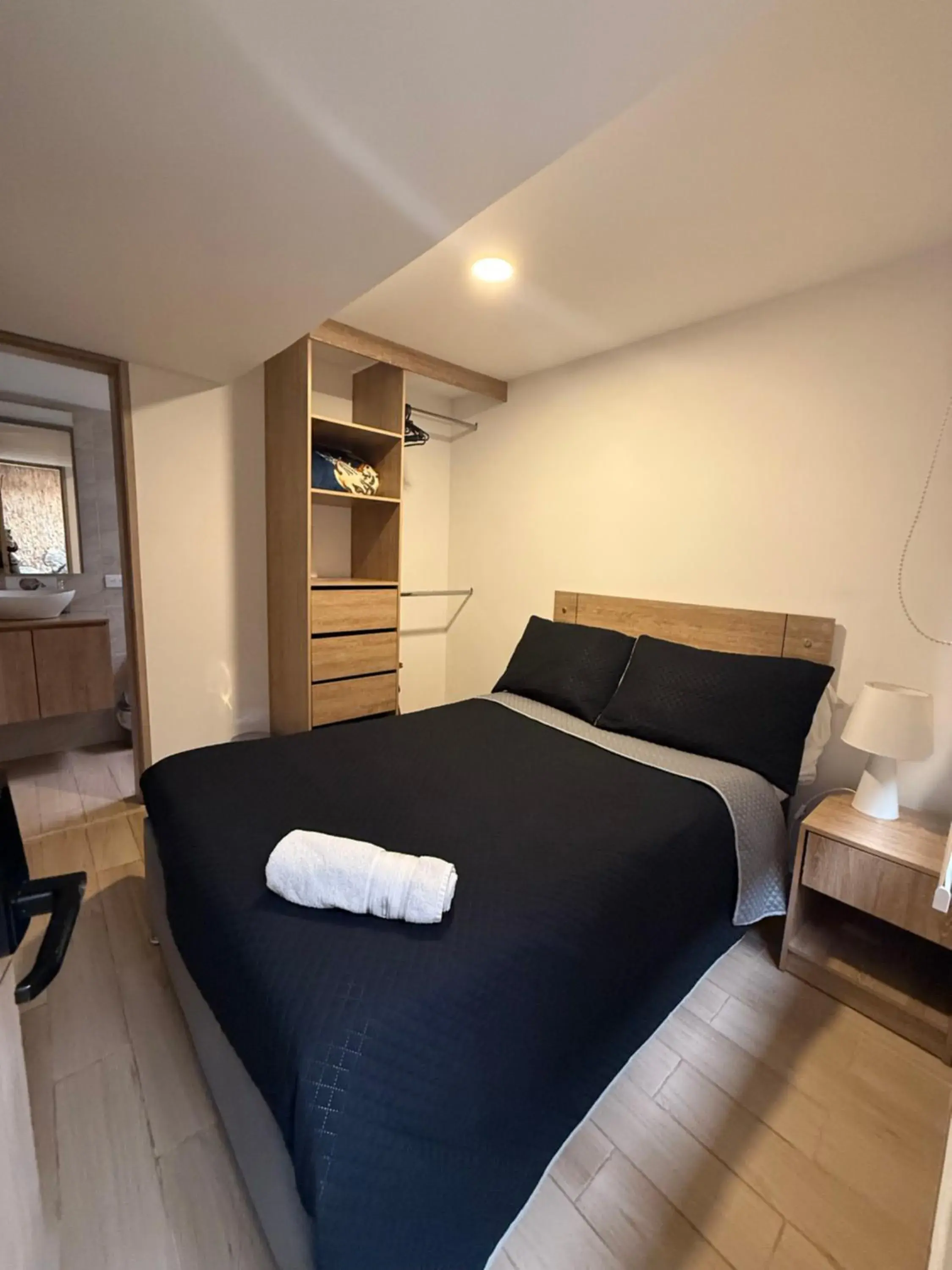 Single Room with Private Bathroom - single occupancy in One Fourteen Rooms Single Room with Private Bathroom - single occupancy in One Fourteen Rooms