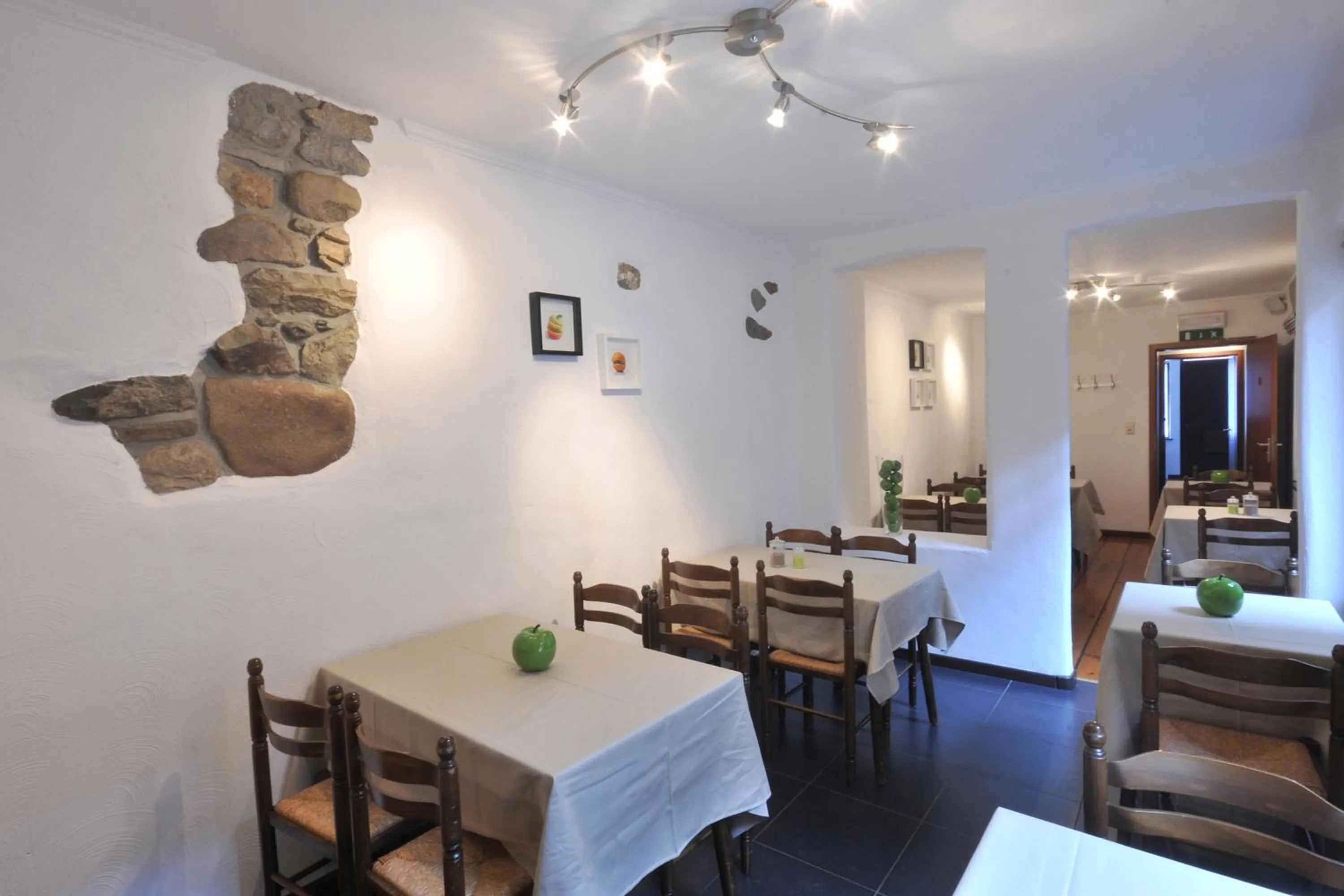 Restaurant/places to eat in Hôtel du Perron