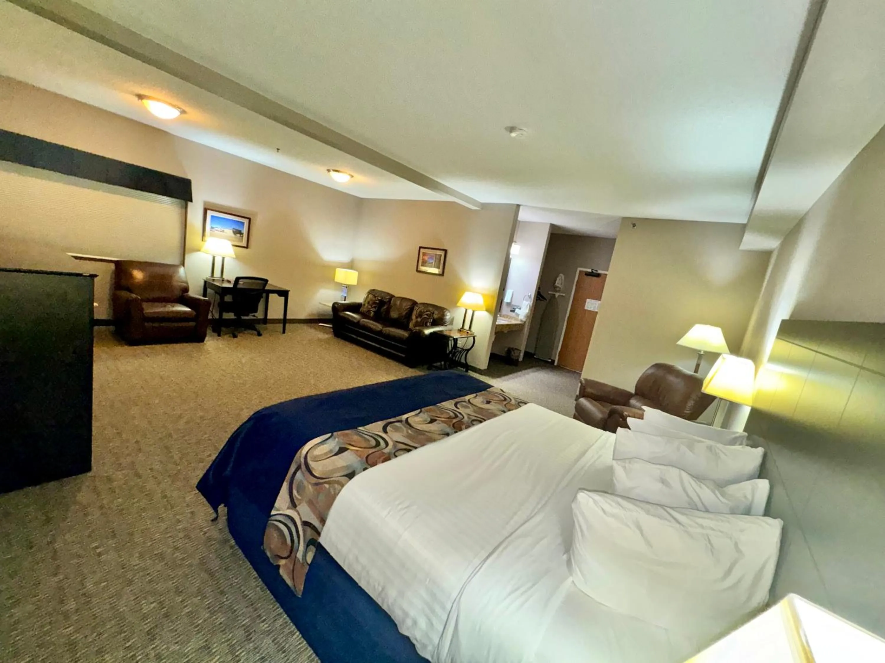 Bed in Garner INN & Suites