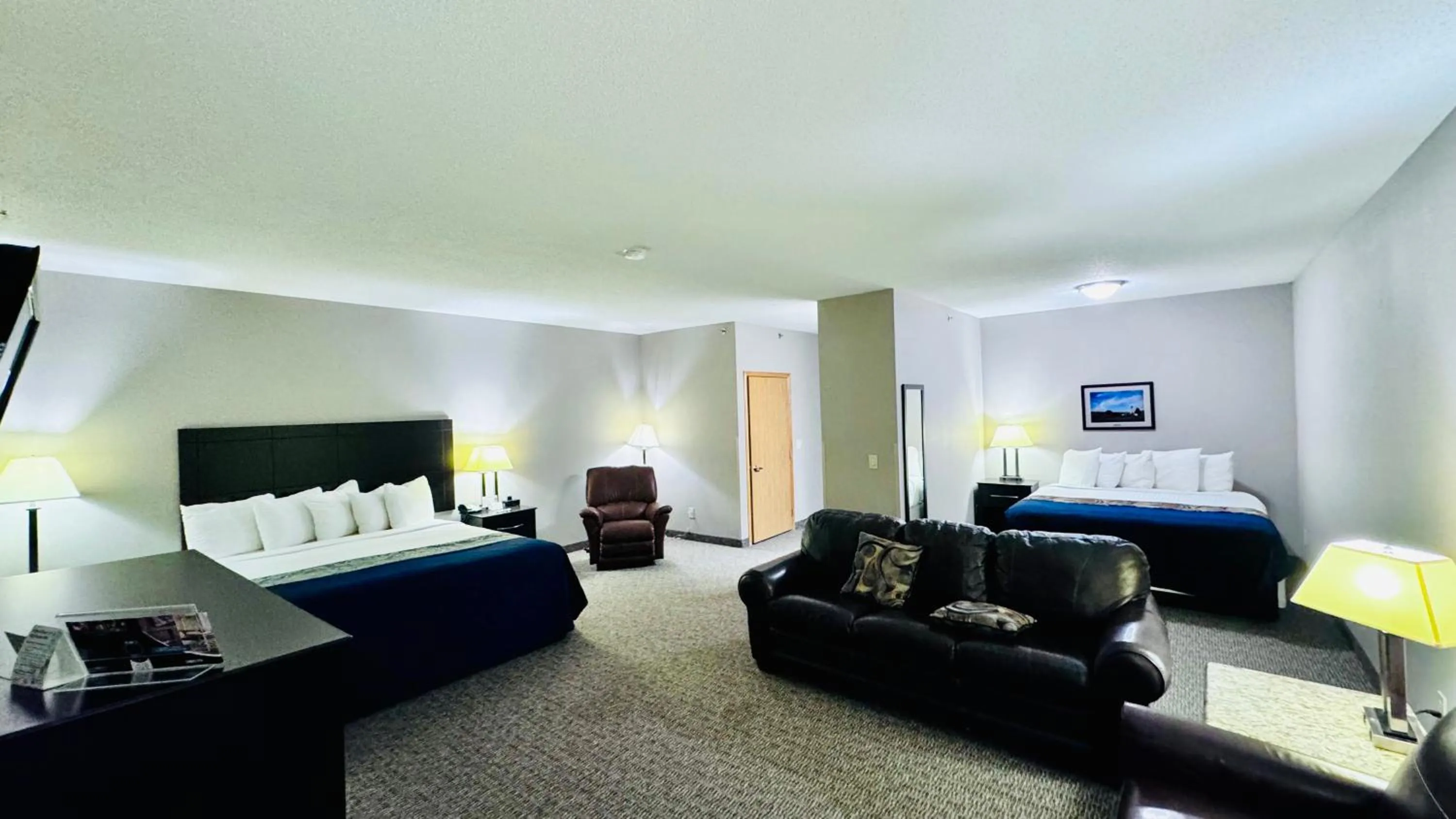 Bed in Garner INN & Suites