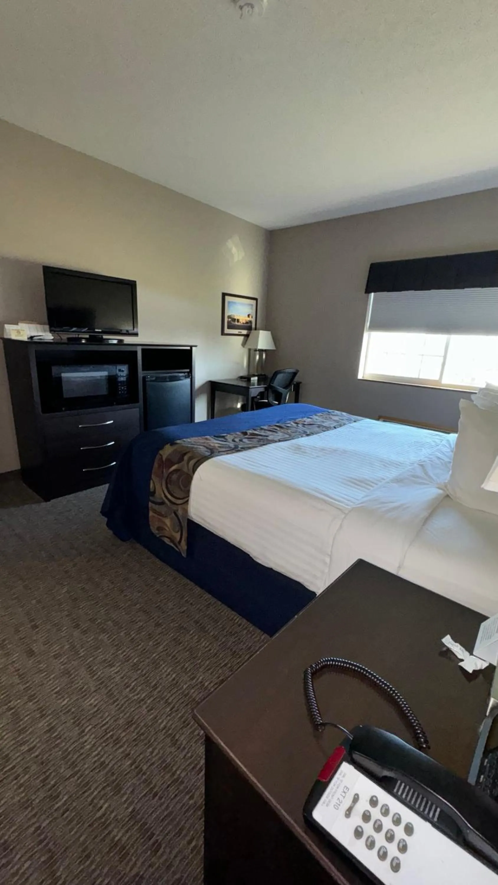 Bed in Garner INN & Suites