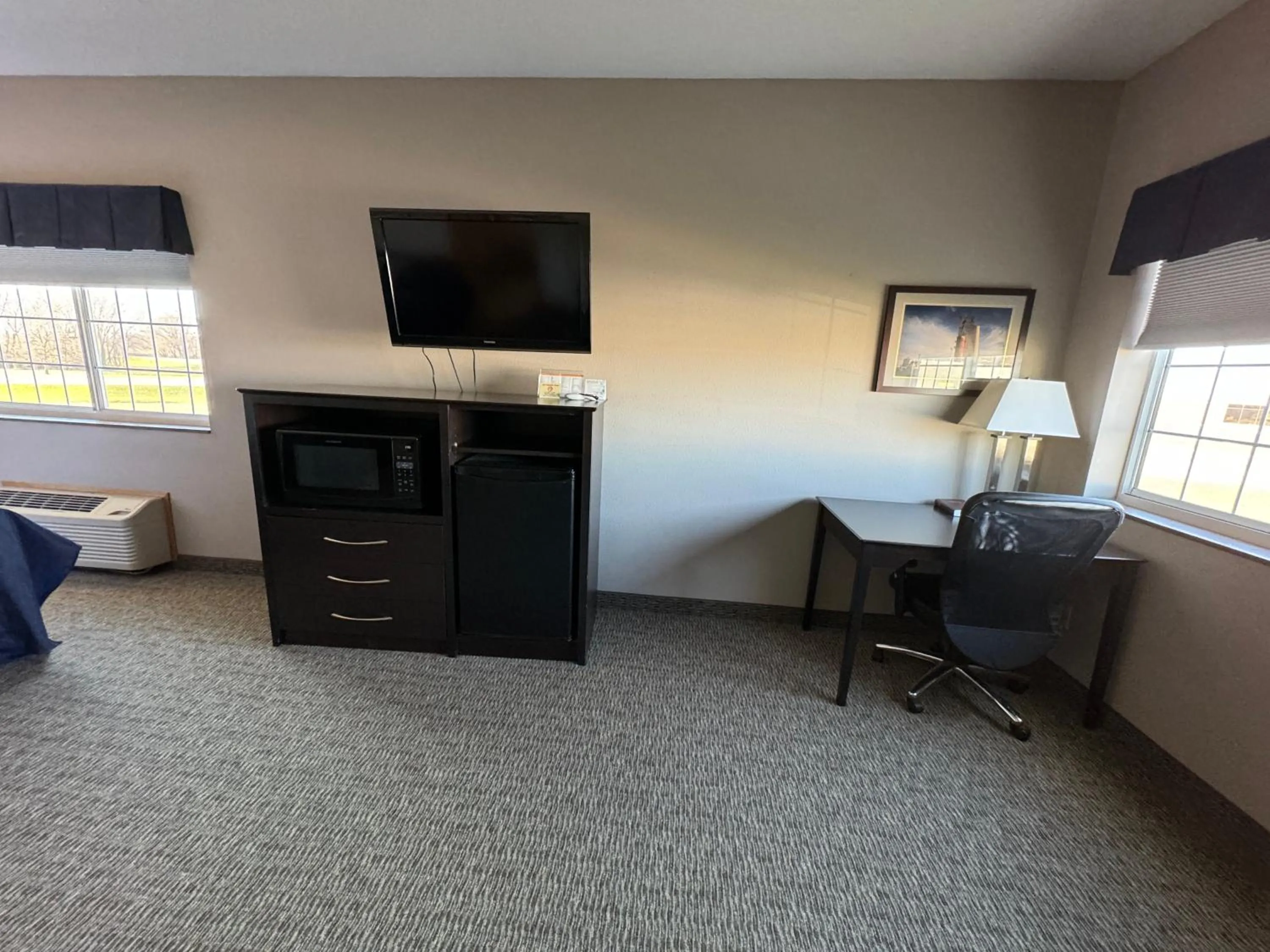 Bed in Garner INN & Suites