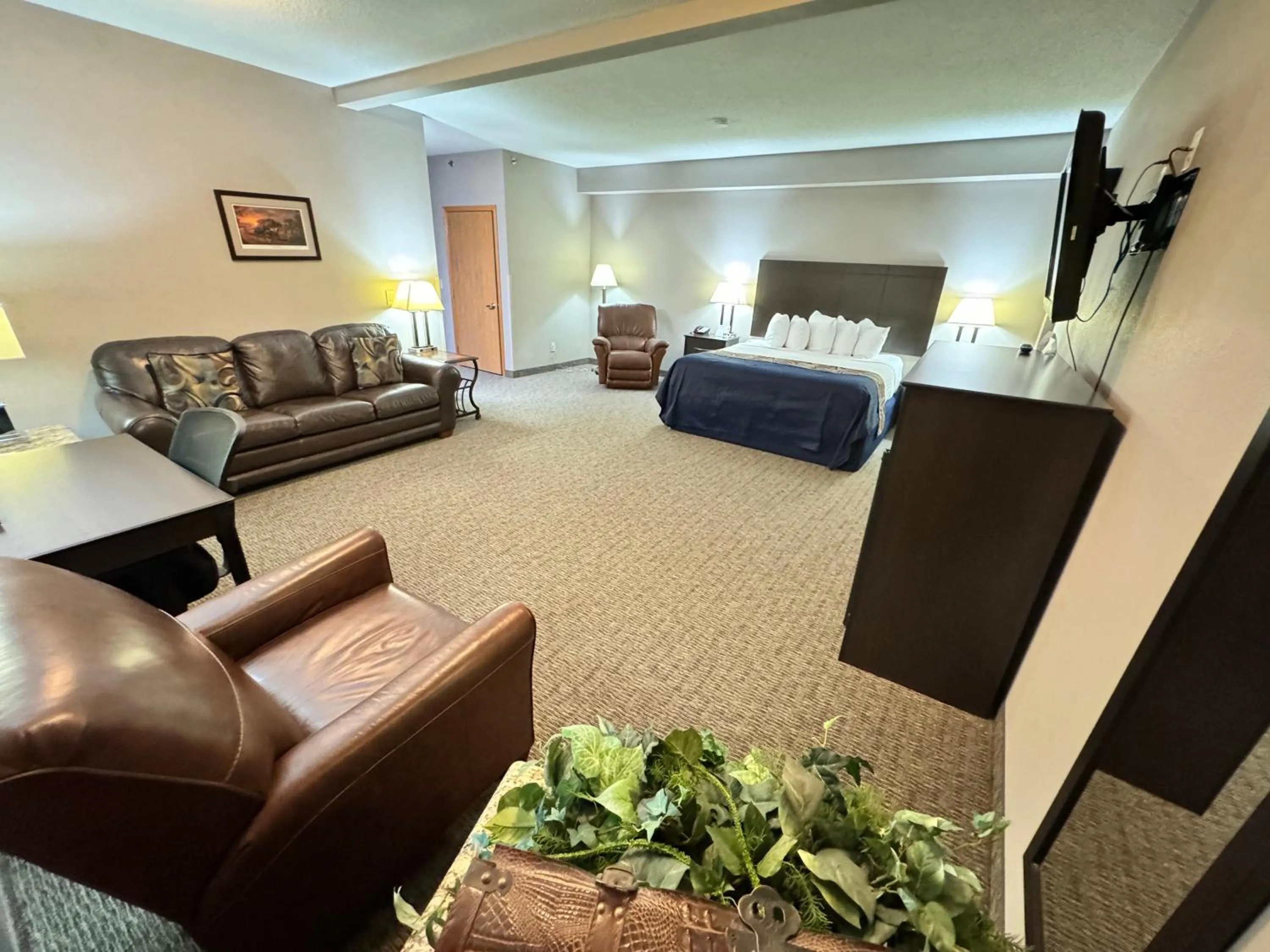 Bed in Garner INN & Suites