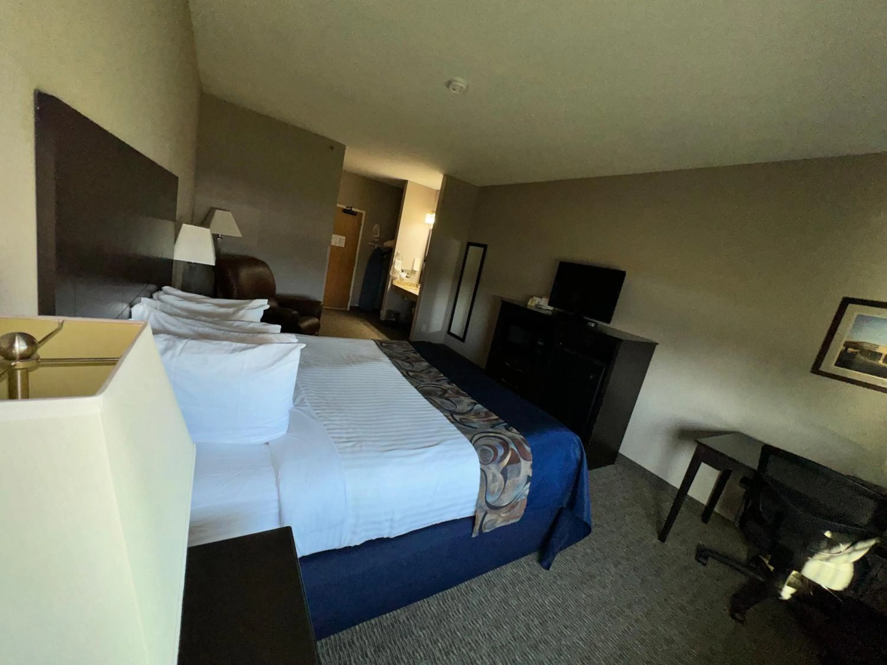 Bed in Garner INN & Suites