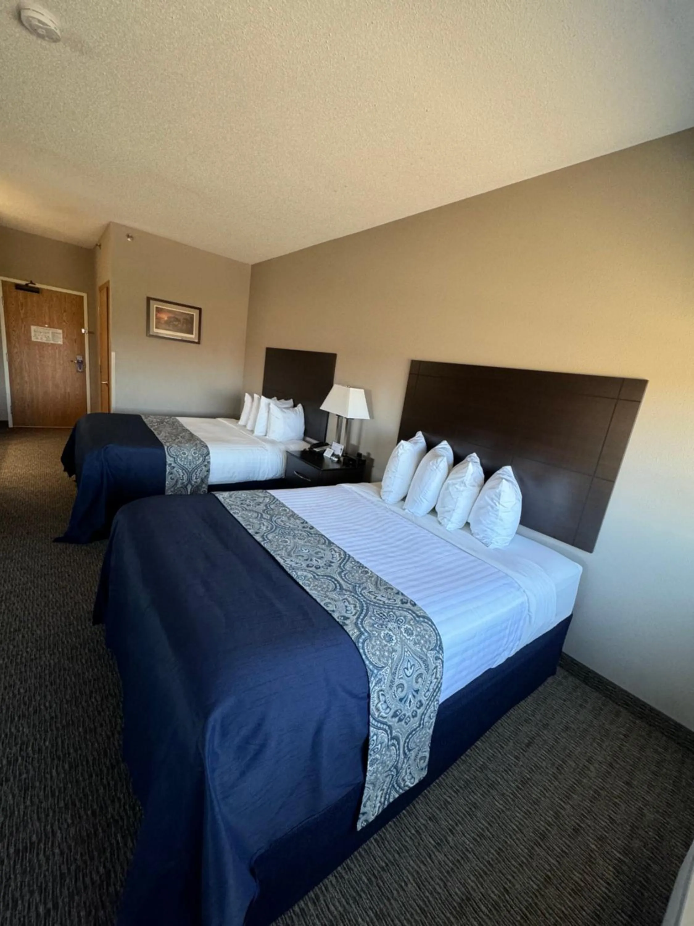 Bed in Garner INN & Suites