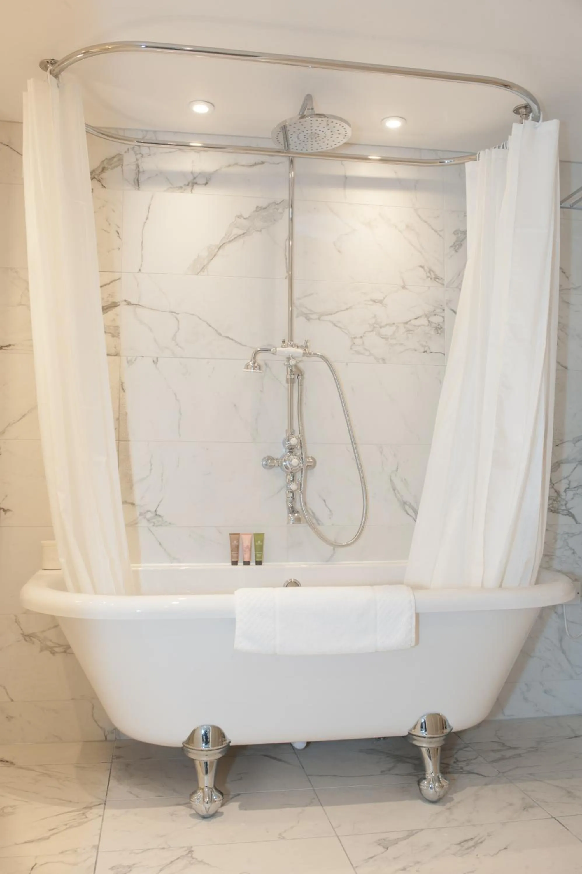 Bath in The Charm Brighton Boutique Hotel & Spa