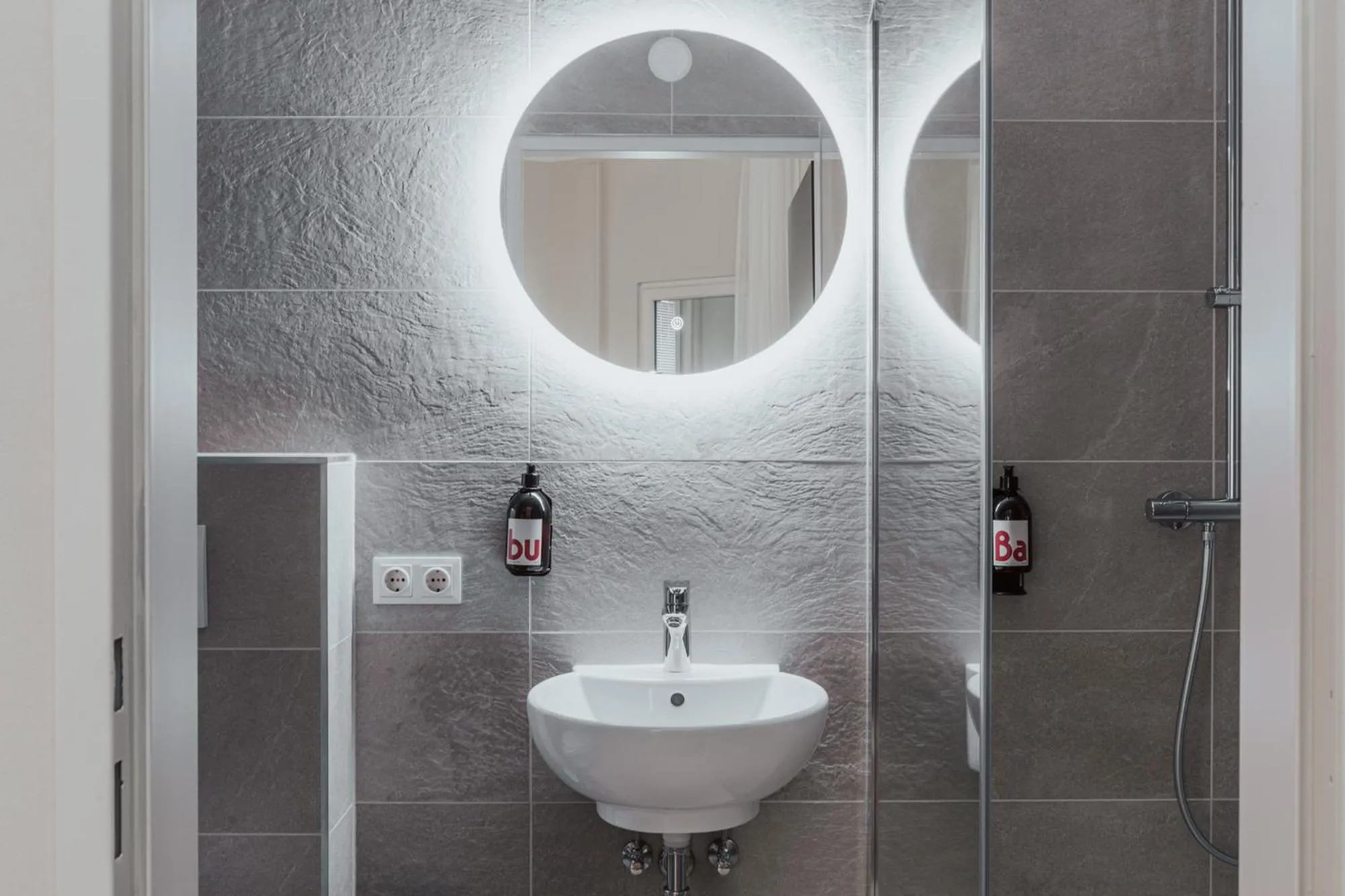 Shower in Hotel Babula am Augarten