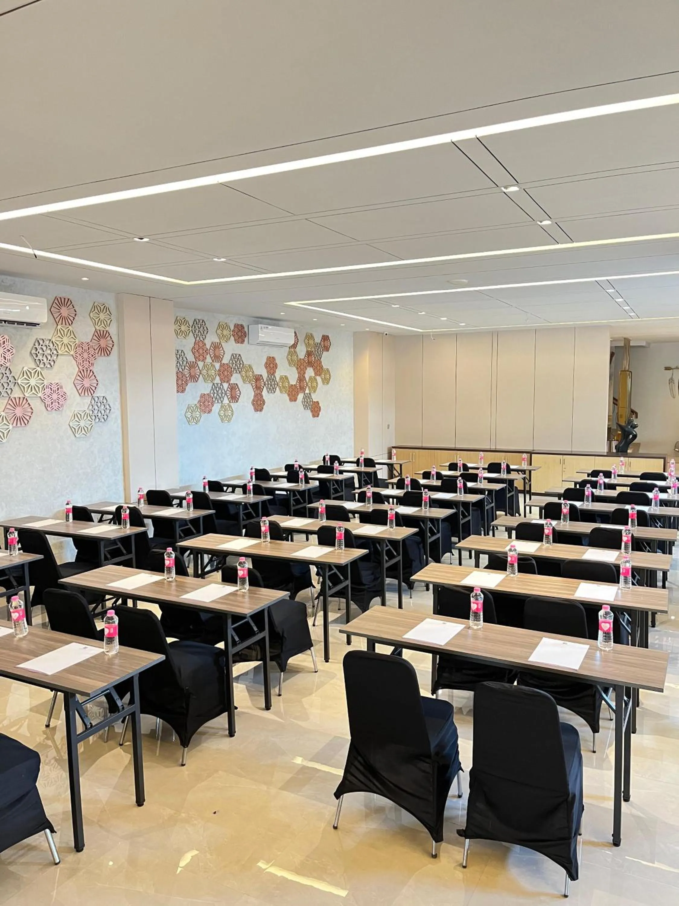 Meeting/conference room in Laxston Hotel