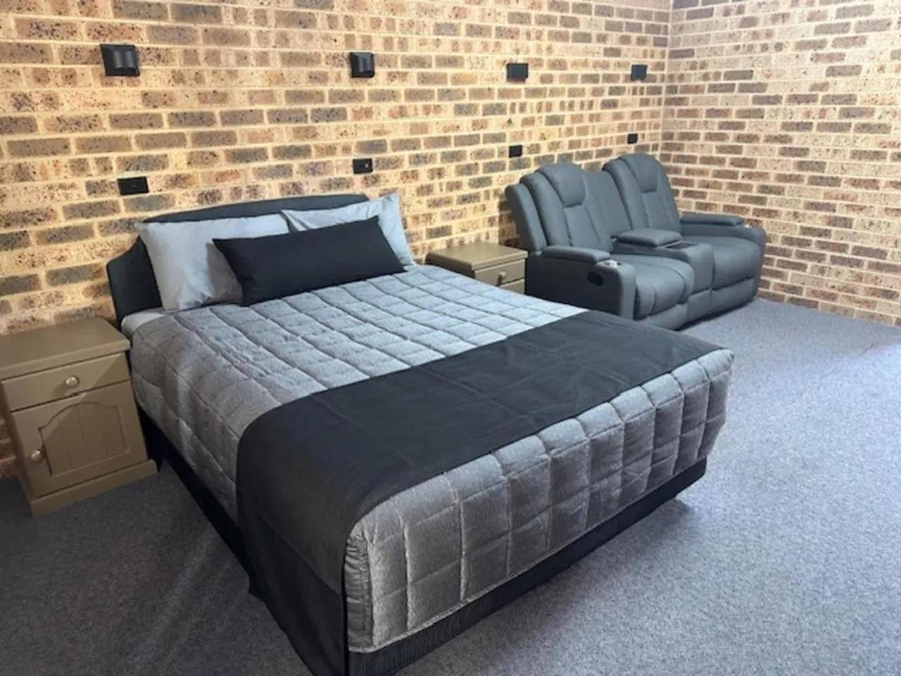 Bed in Clock Tower Motor Inn