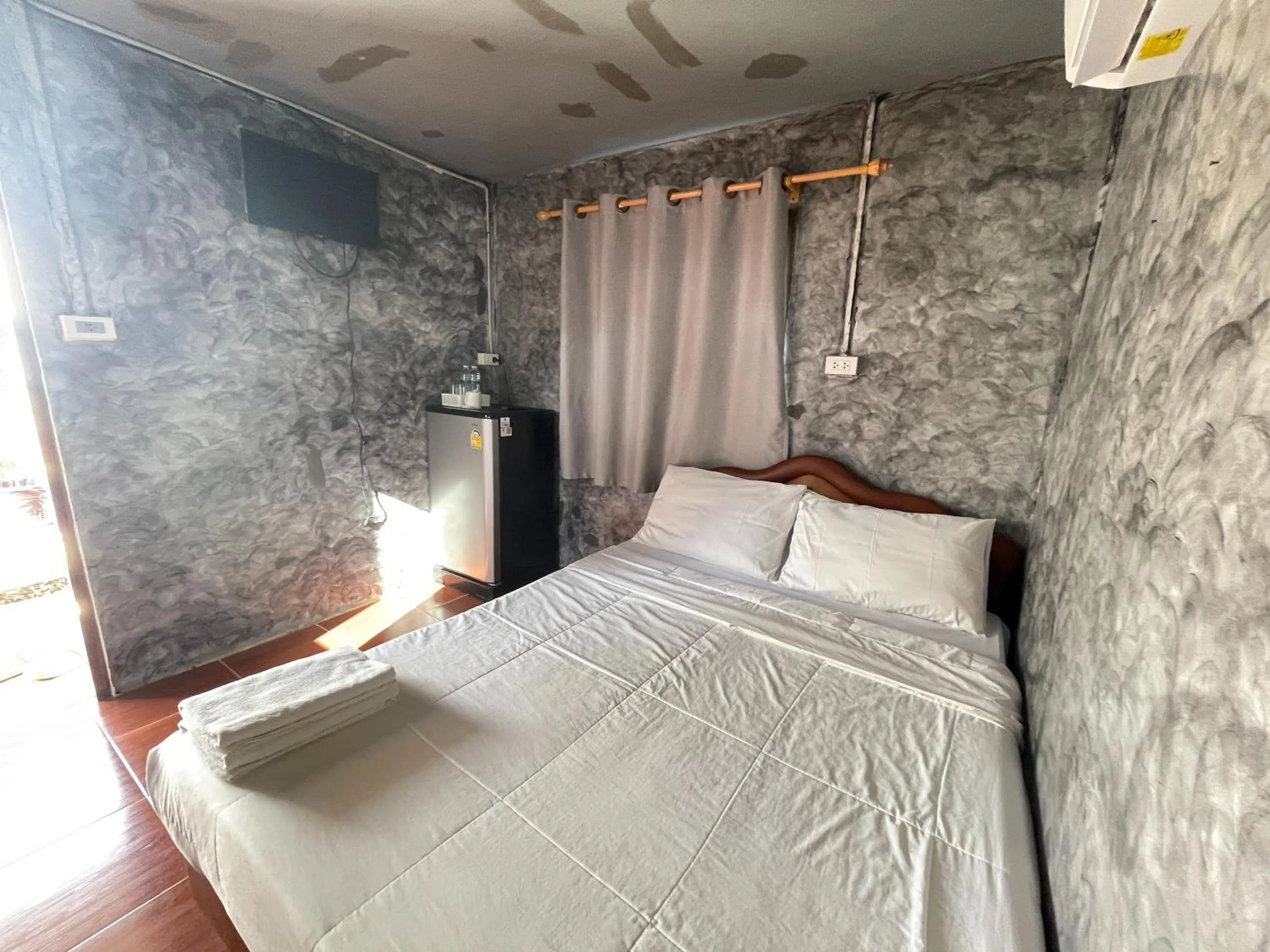 Bedroom, Bed in Oh Taley Resort