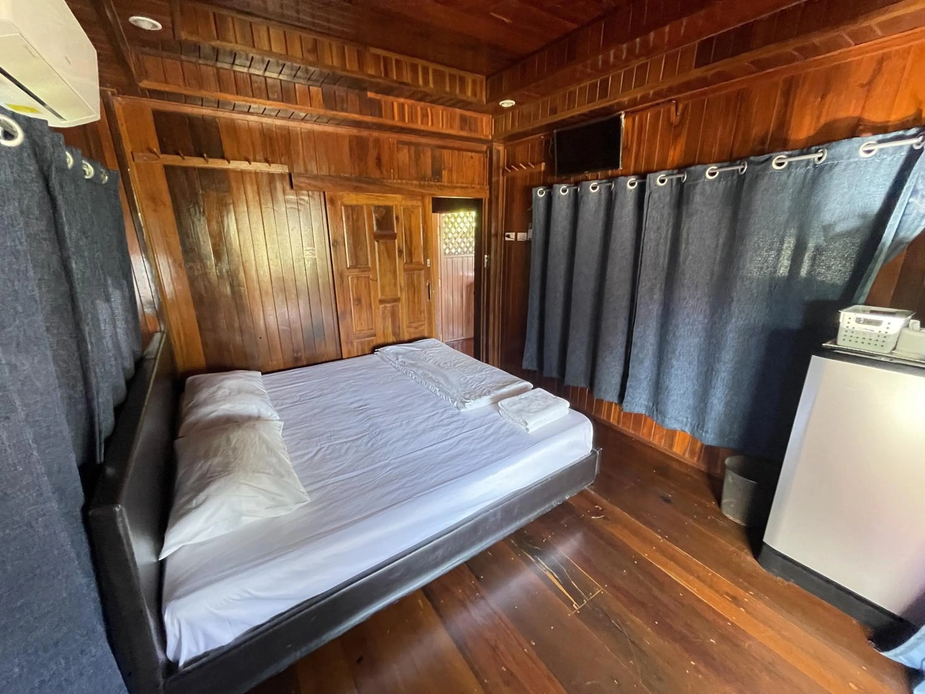 Photo of the whole room, Bed in Oh Taley Resort