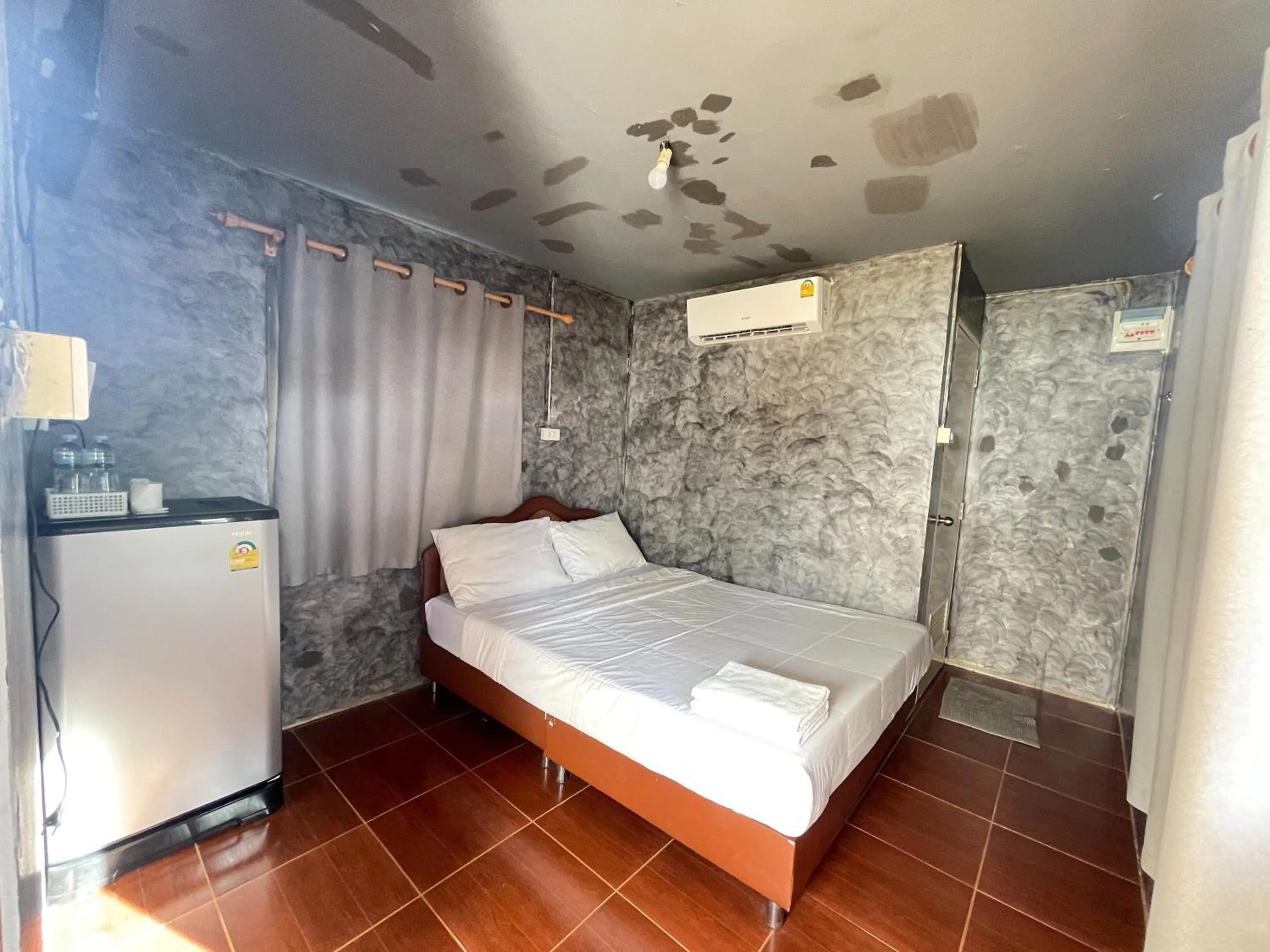 Bedroom, Bed in Oh Taley Resort