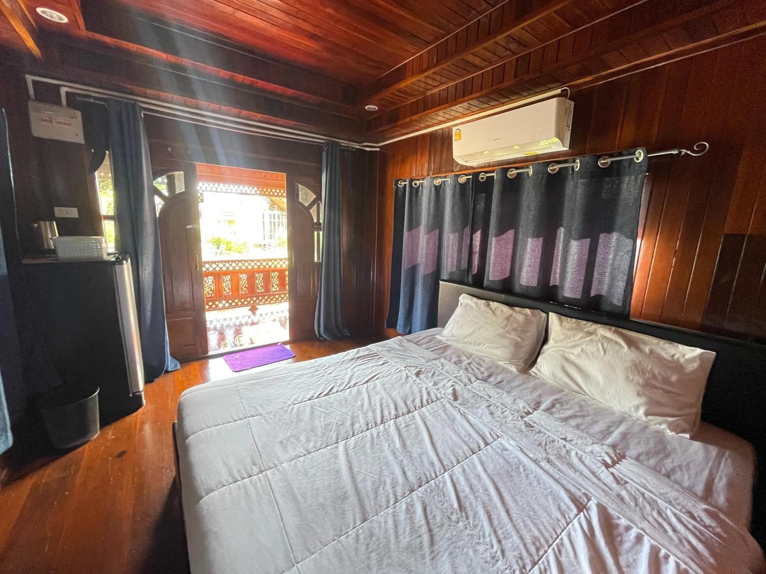 Bedroom, Bed in Oh Taley Resort