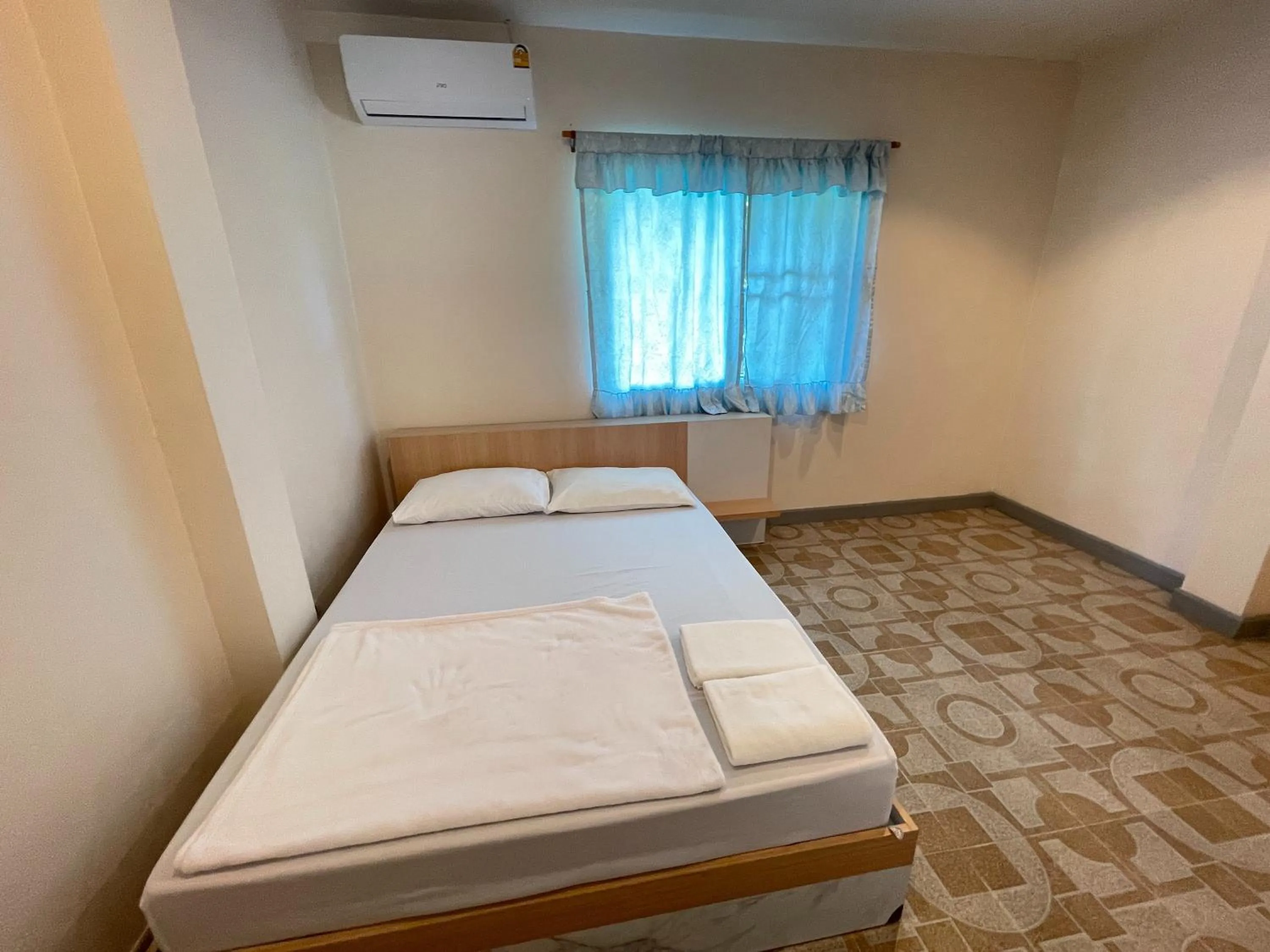 Bedroom, Bed in Oh Taley Resort