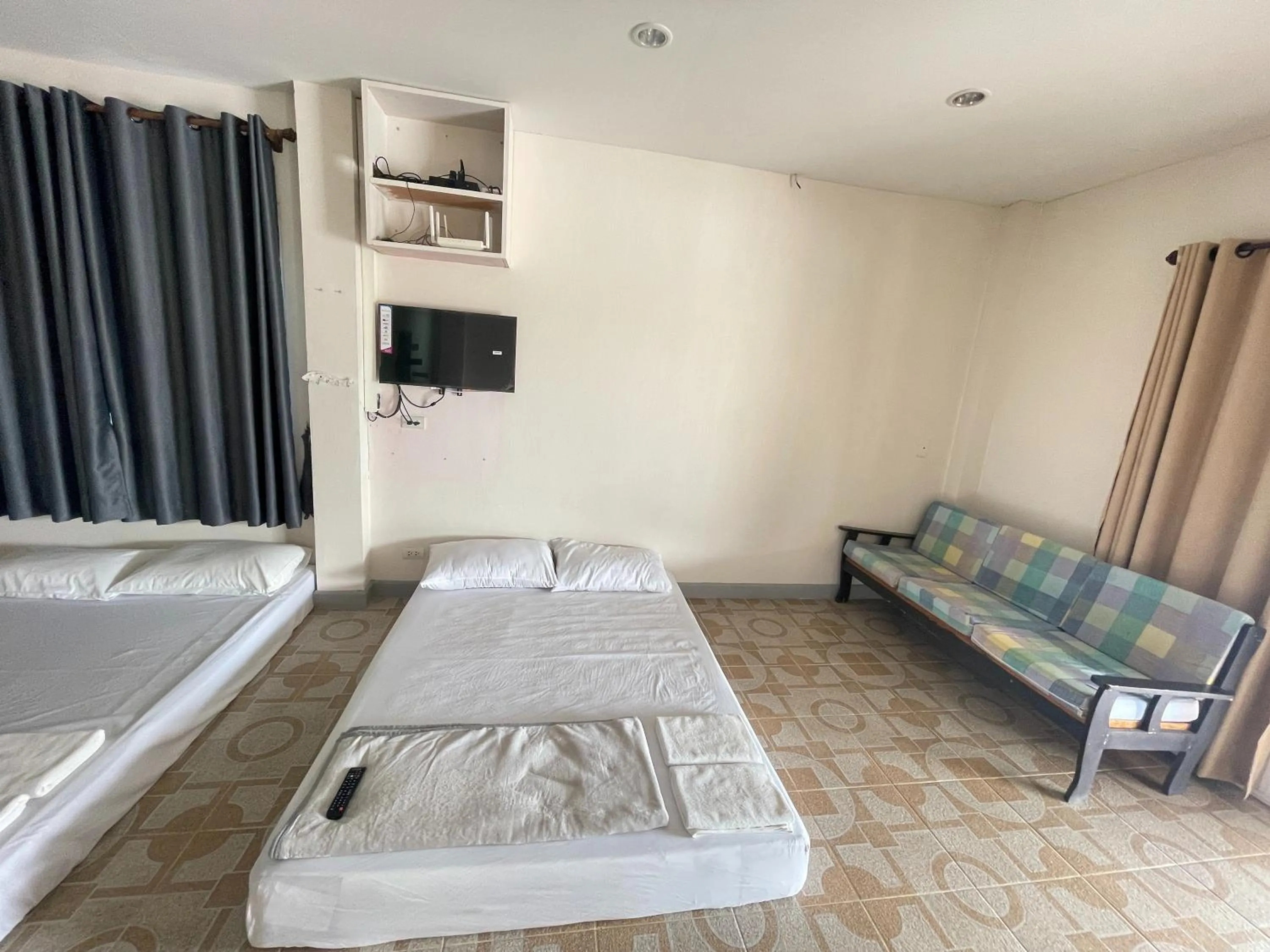 Bedroom, Bed in Oh Taley Resort