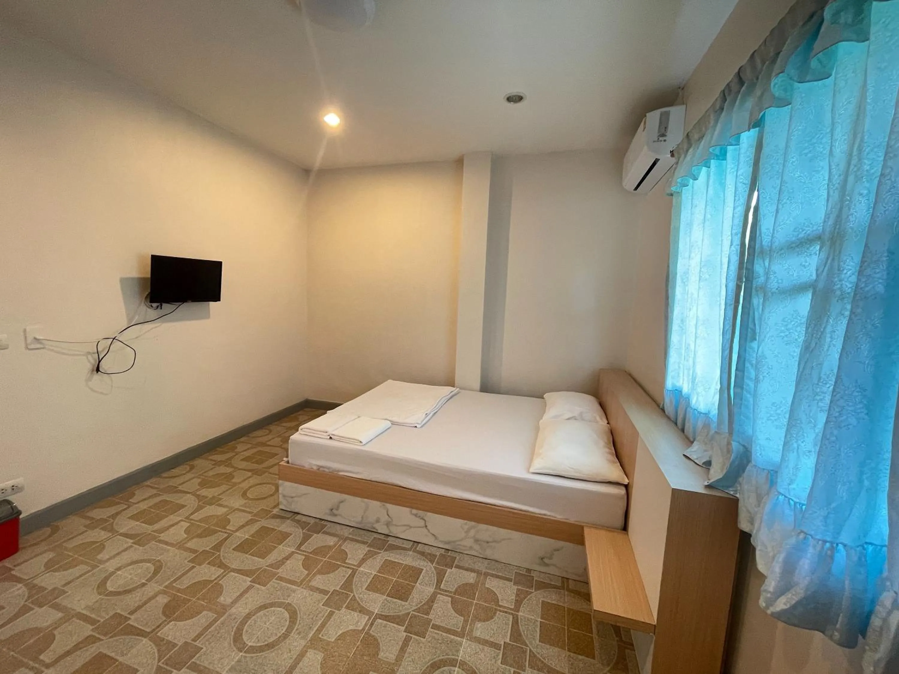 Photo of the whole room, Bed in Oh Taley Resort