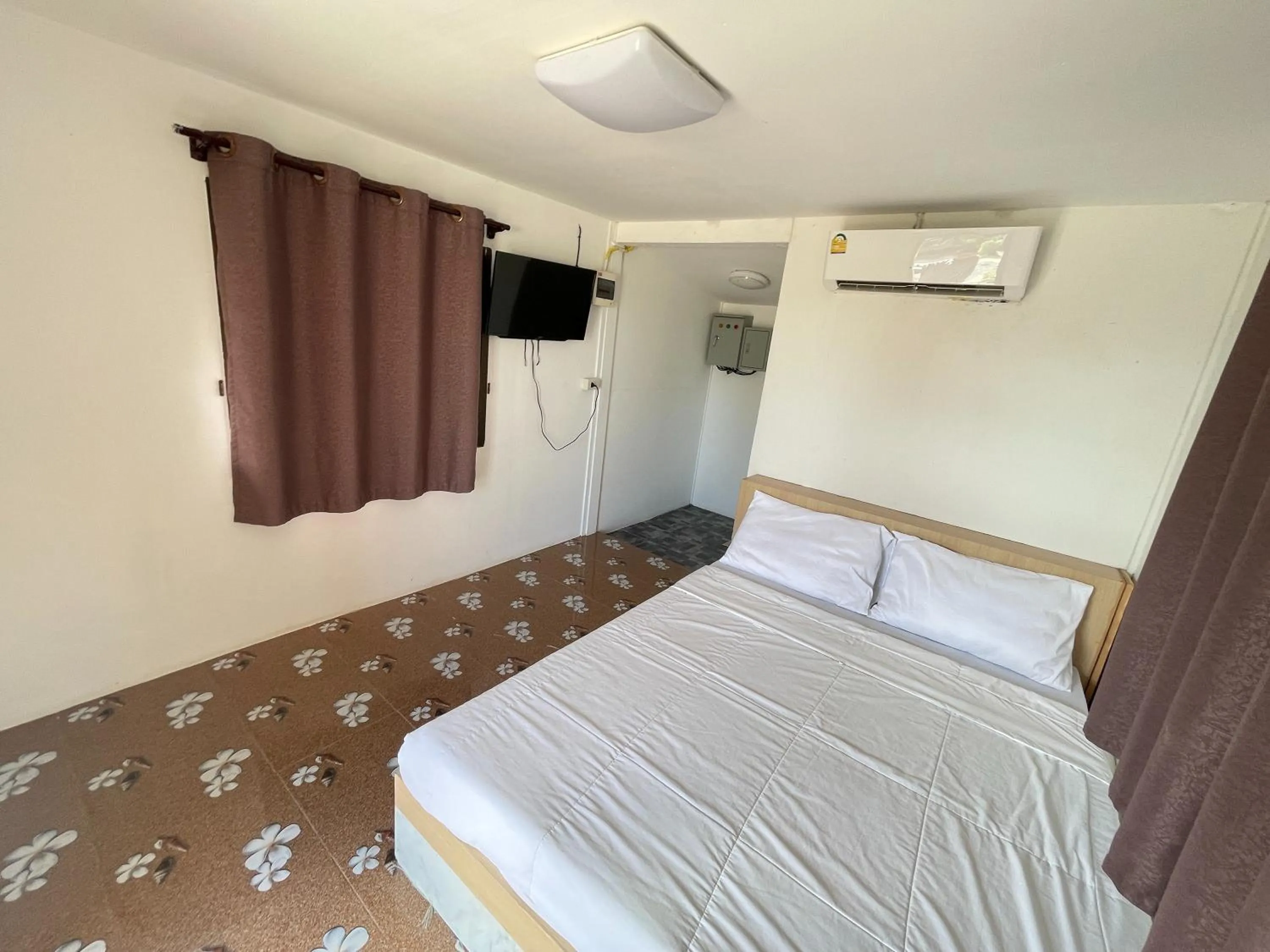 Bedroom, Bed in Oh Taley Resort