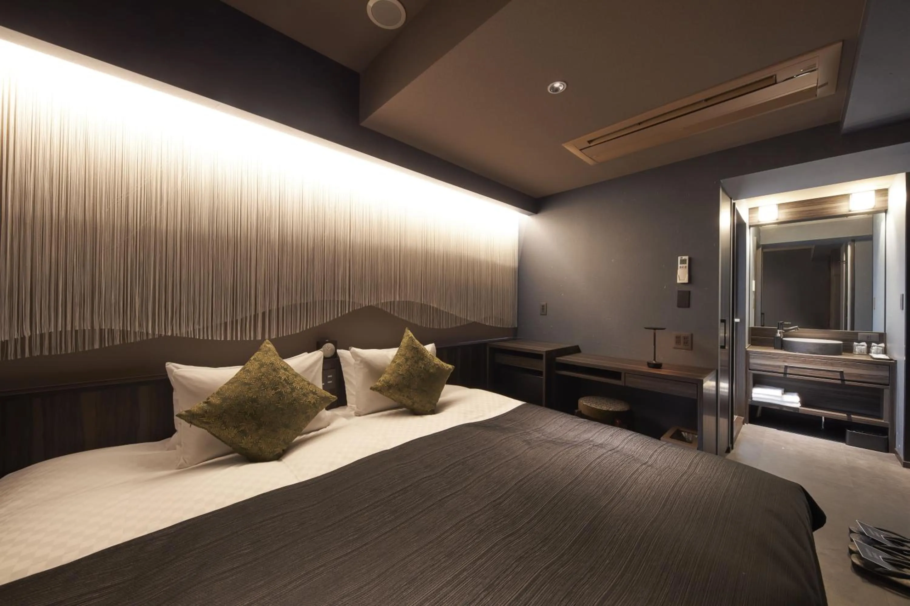 Photo of the whole room, Bed in SAKE Bar Hotel Asakusa