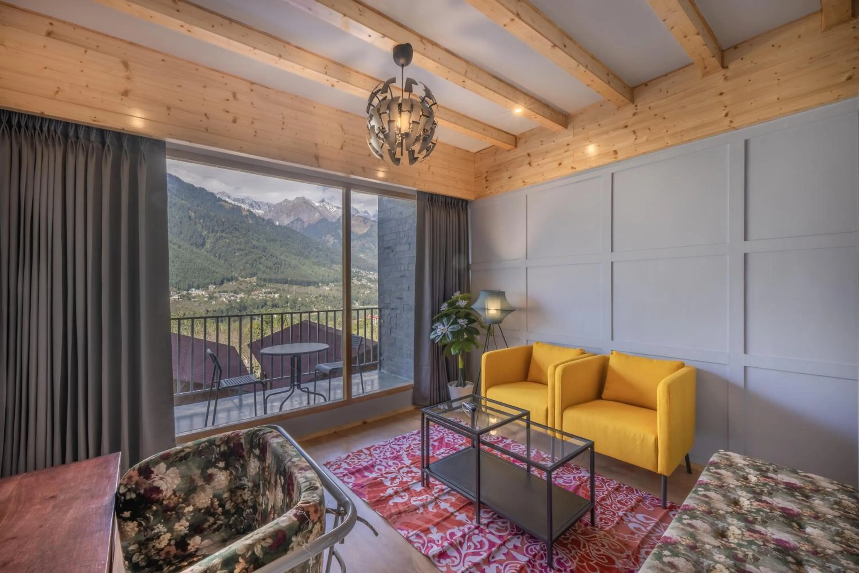 Seating area in Echor Himalayan Heights Luxe Resort & Spa, Manali