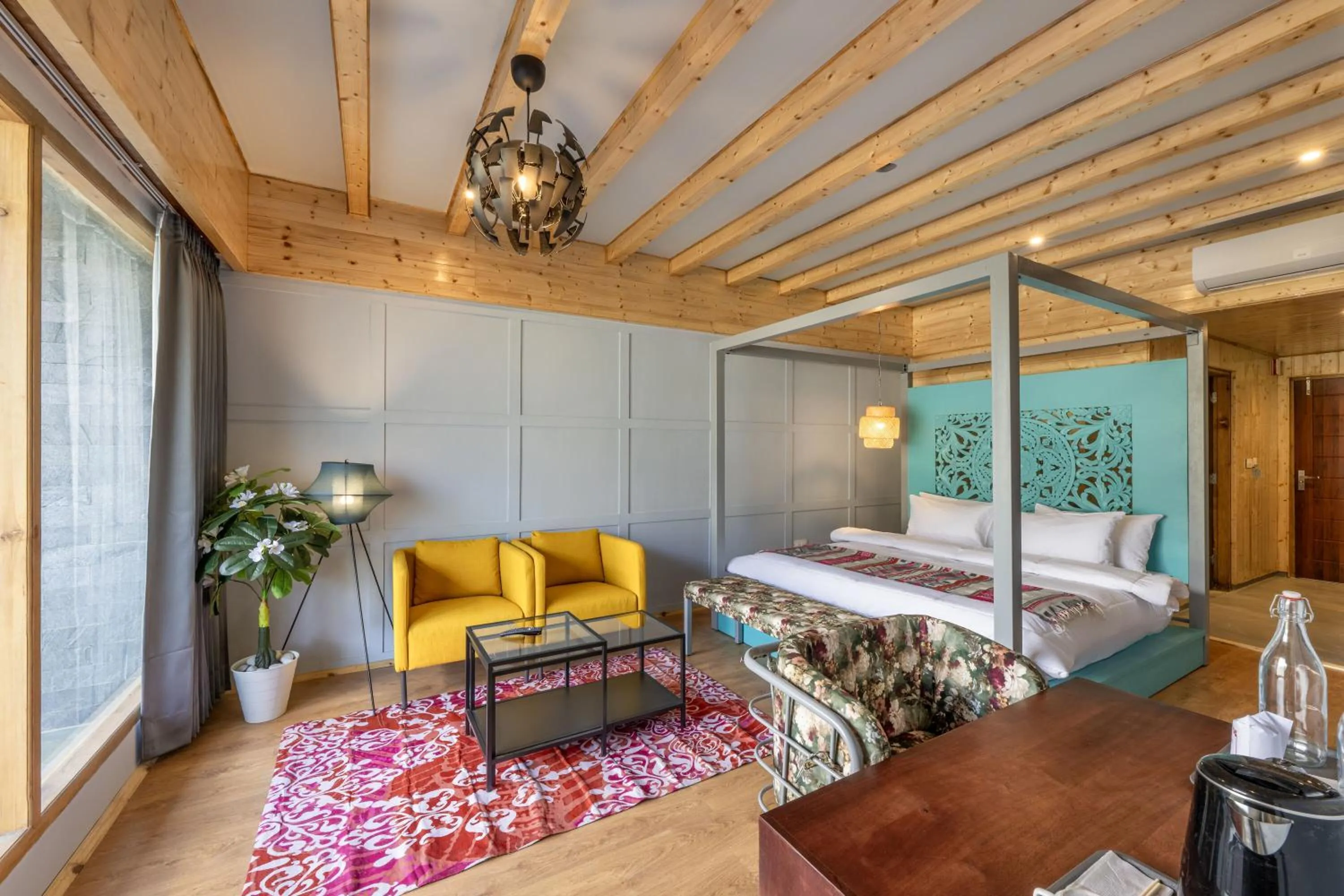 Bed in Echor Himalayan Heights Luxe Resort & Spa, Manali