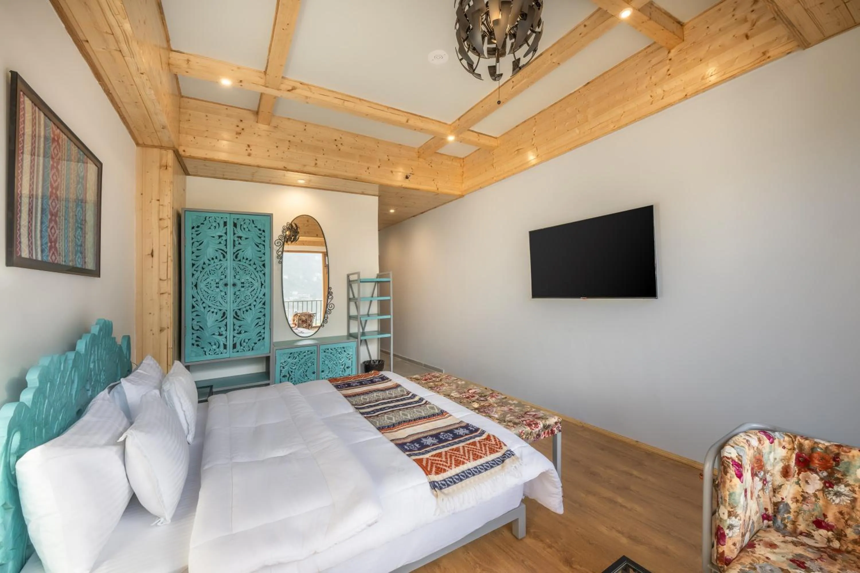 Bed in Echor Himalayan Heights Luxe Resort & Spa, Manali