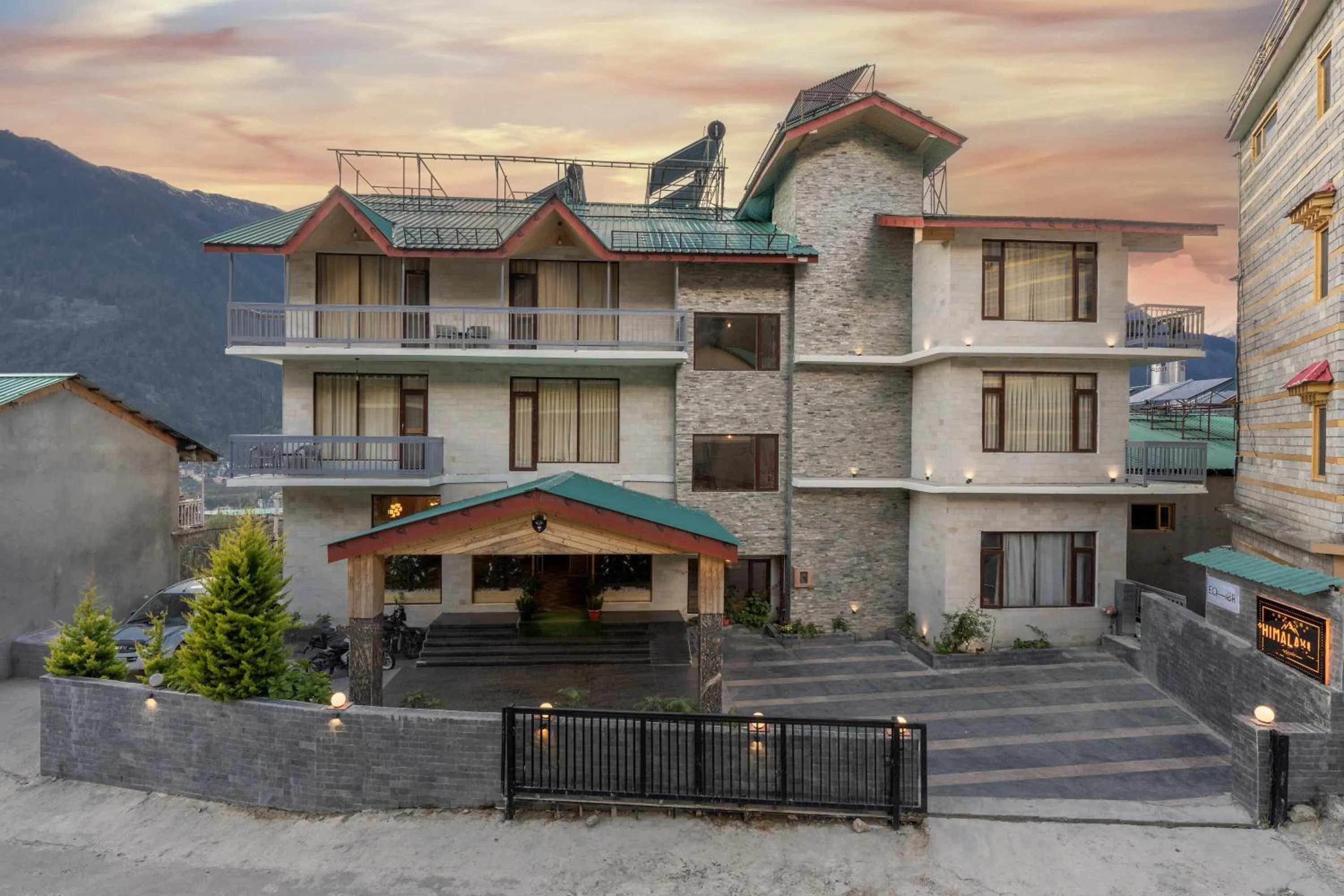 Property building in Echor Himalayan Heights Luxe Resort & Spa, Manali