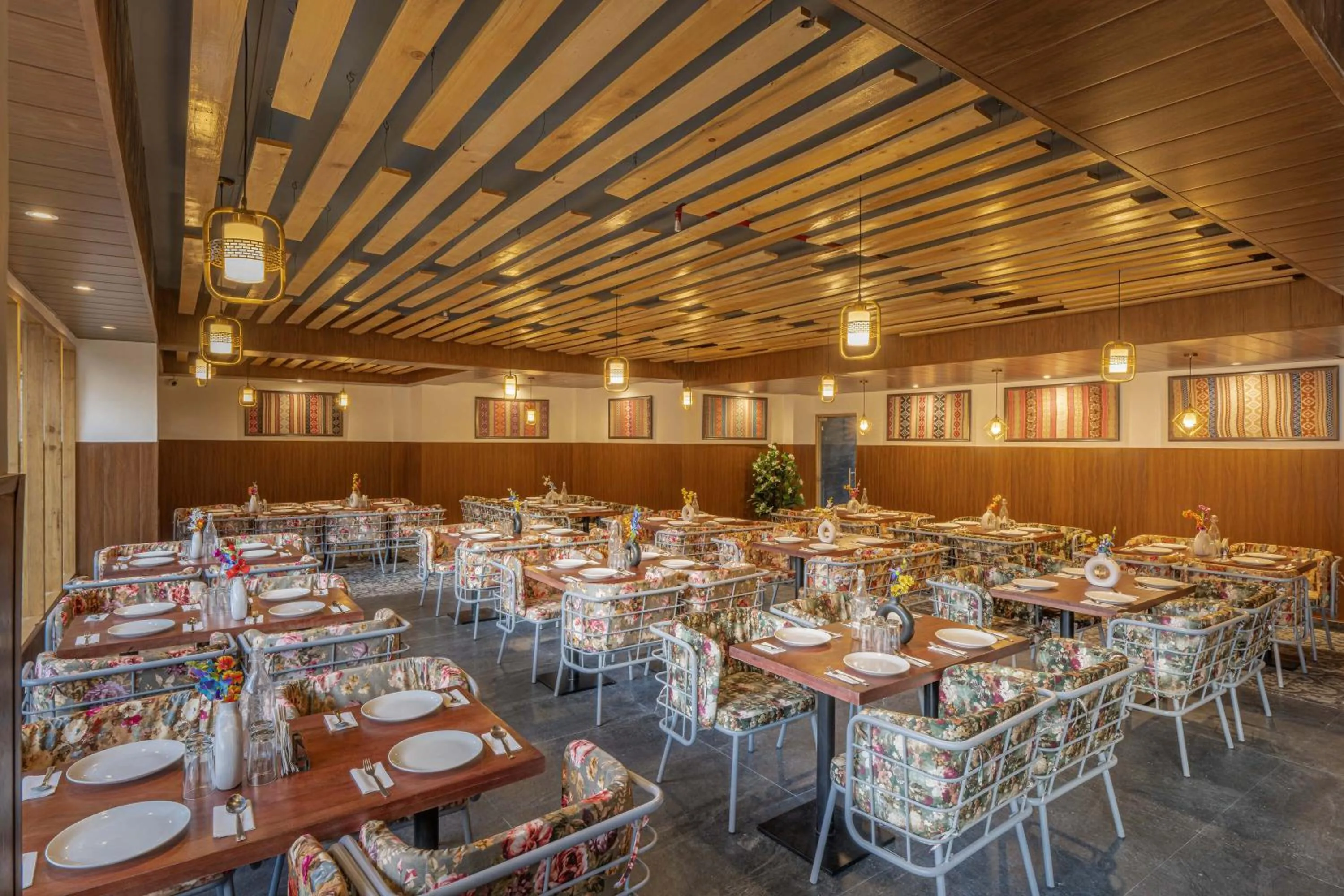 Restaurant/places to eat in Echor Himalayan Heights Luxe Resort & Spa, Manali