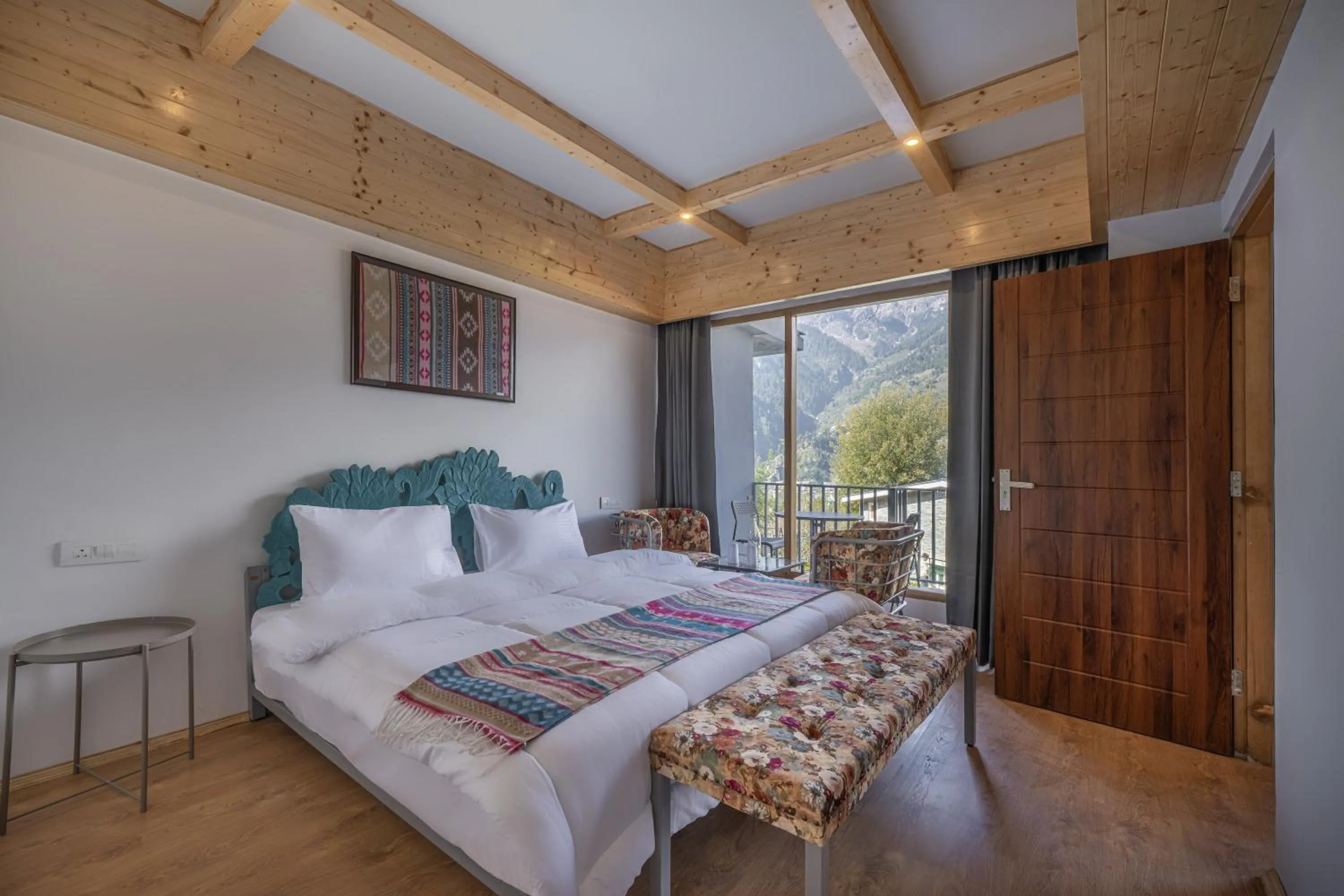 Bed in Echor Himalayan Heights Luxe Resort & Spa, Manali