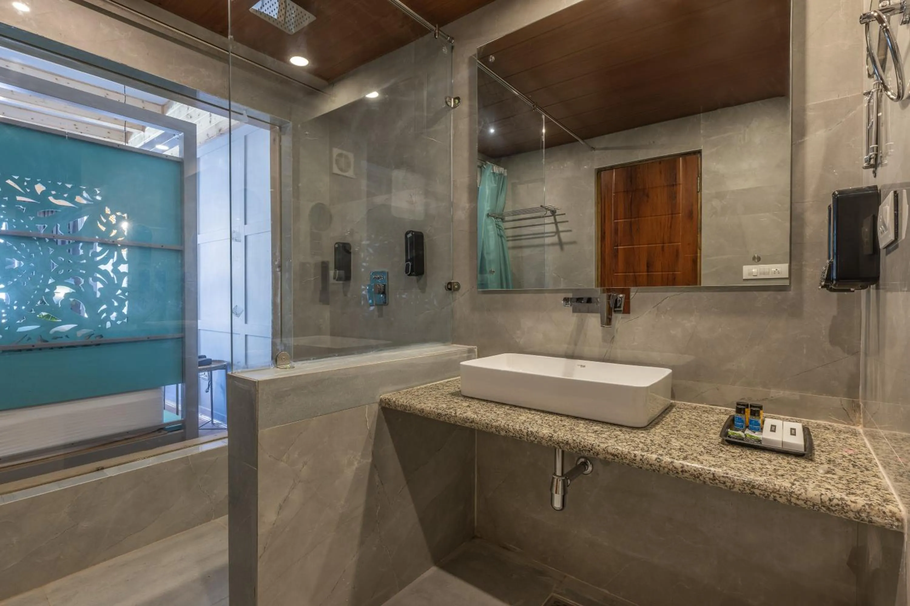 Shower in Echor Himalayan Heights Luxe Resort & Spa, Manali