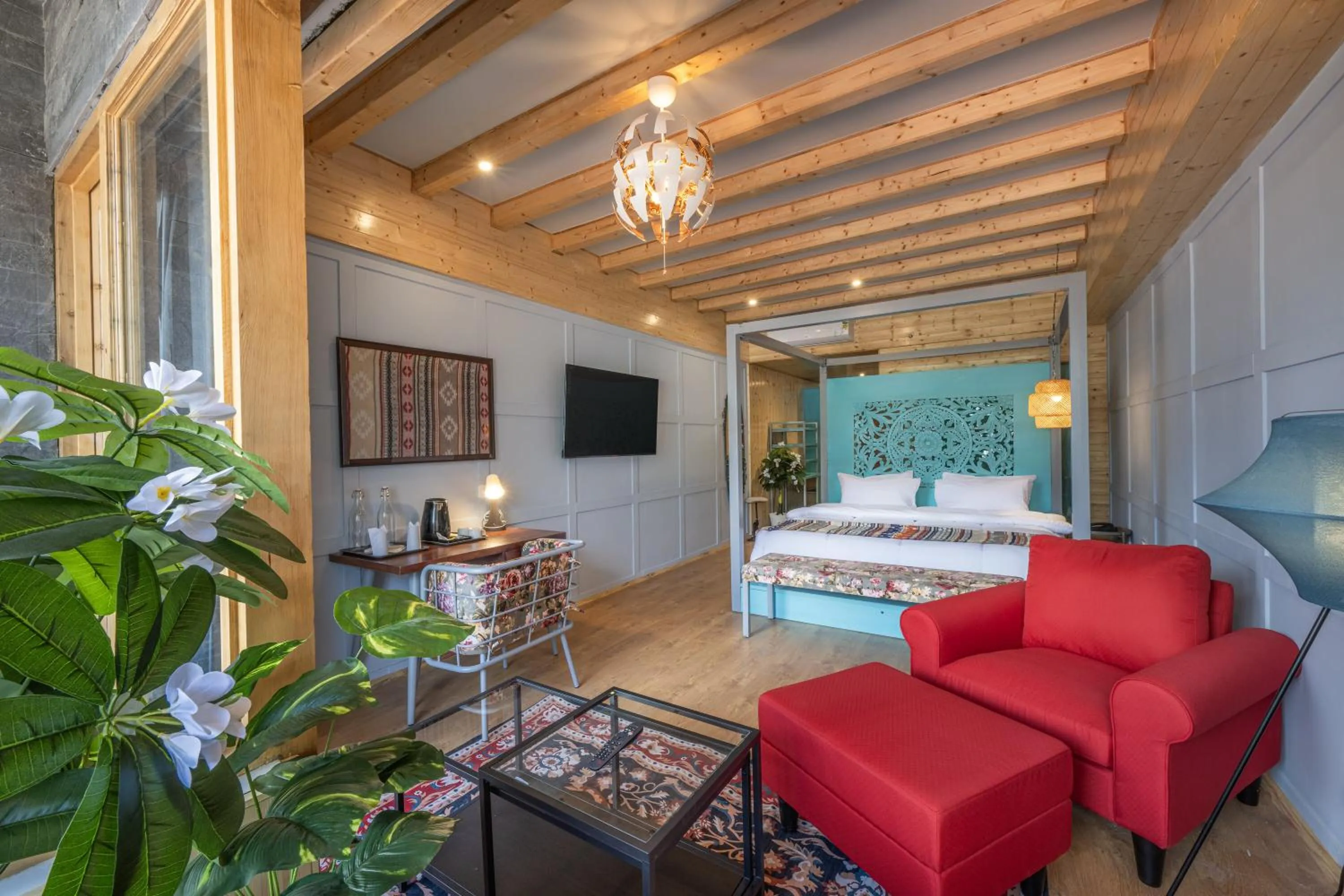 Bed in Echor Himalayan Heights Luxe Resort & Spa, Manali