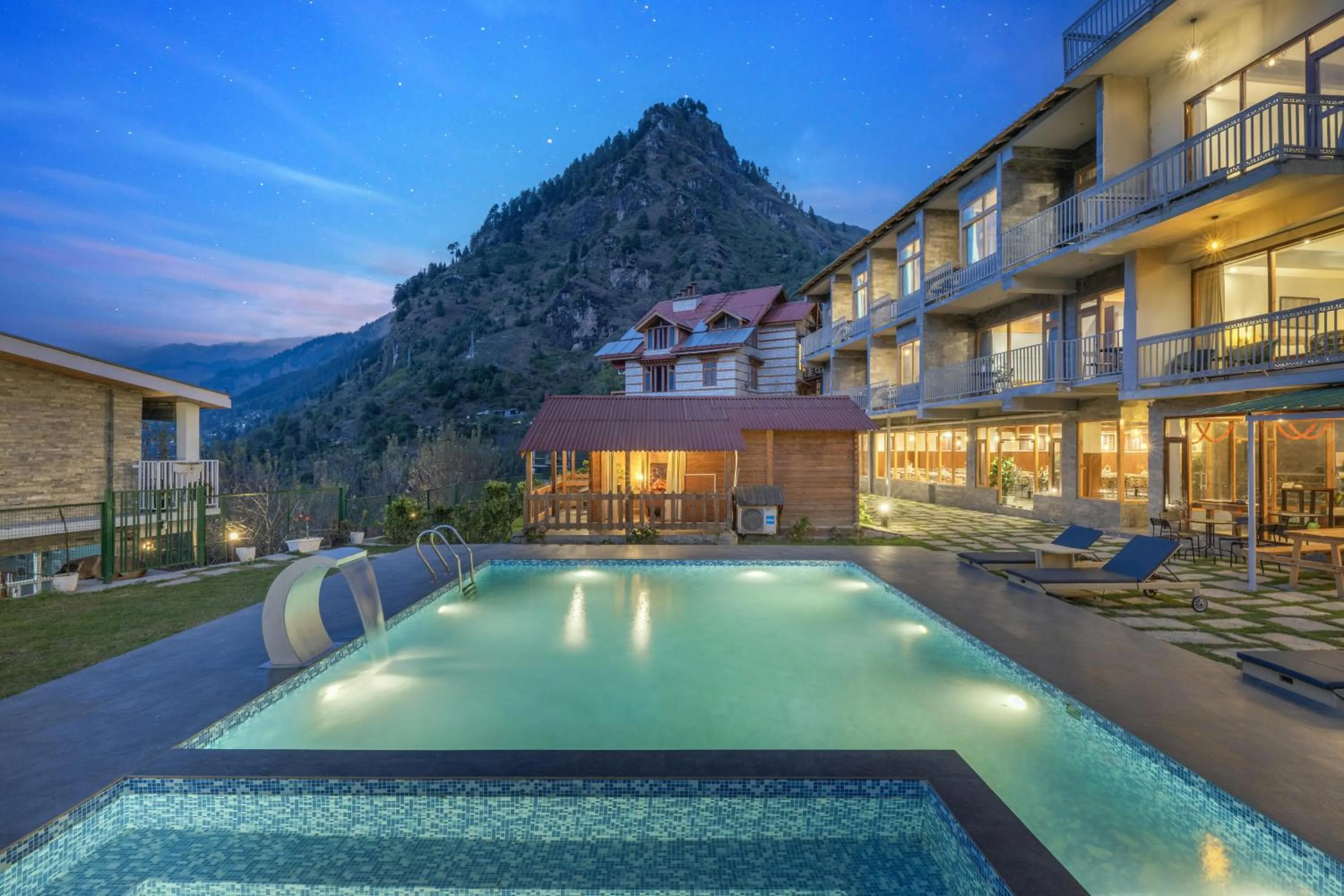 Property building in Echor Himalayan Heights Luxe Resort & Spa, Manali