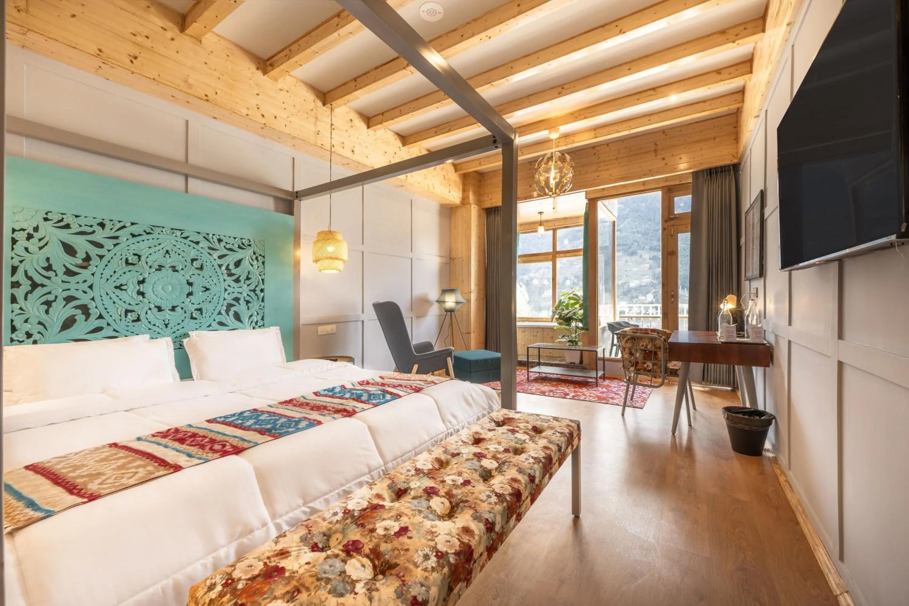 Bed in Echor Himalayan Heights Luxe Resort & Spa, Manali