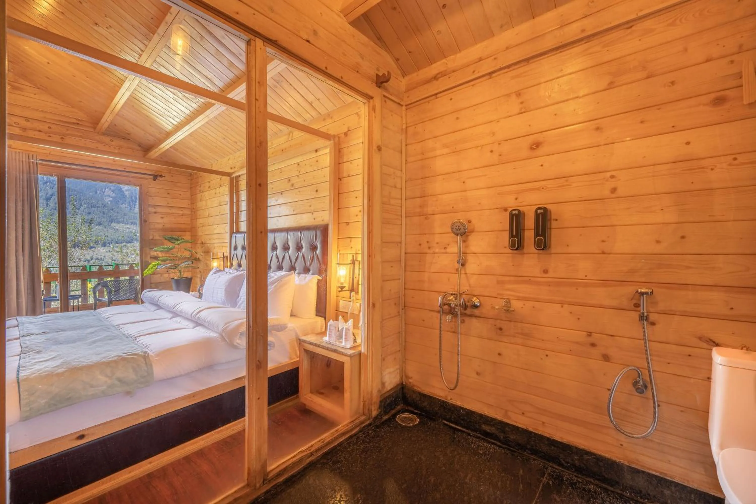 Bathroom, Bed in Echor Himalayan Heights Luxe Resort & Spa, Manali