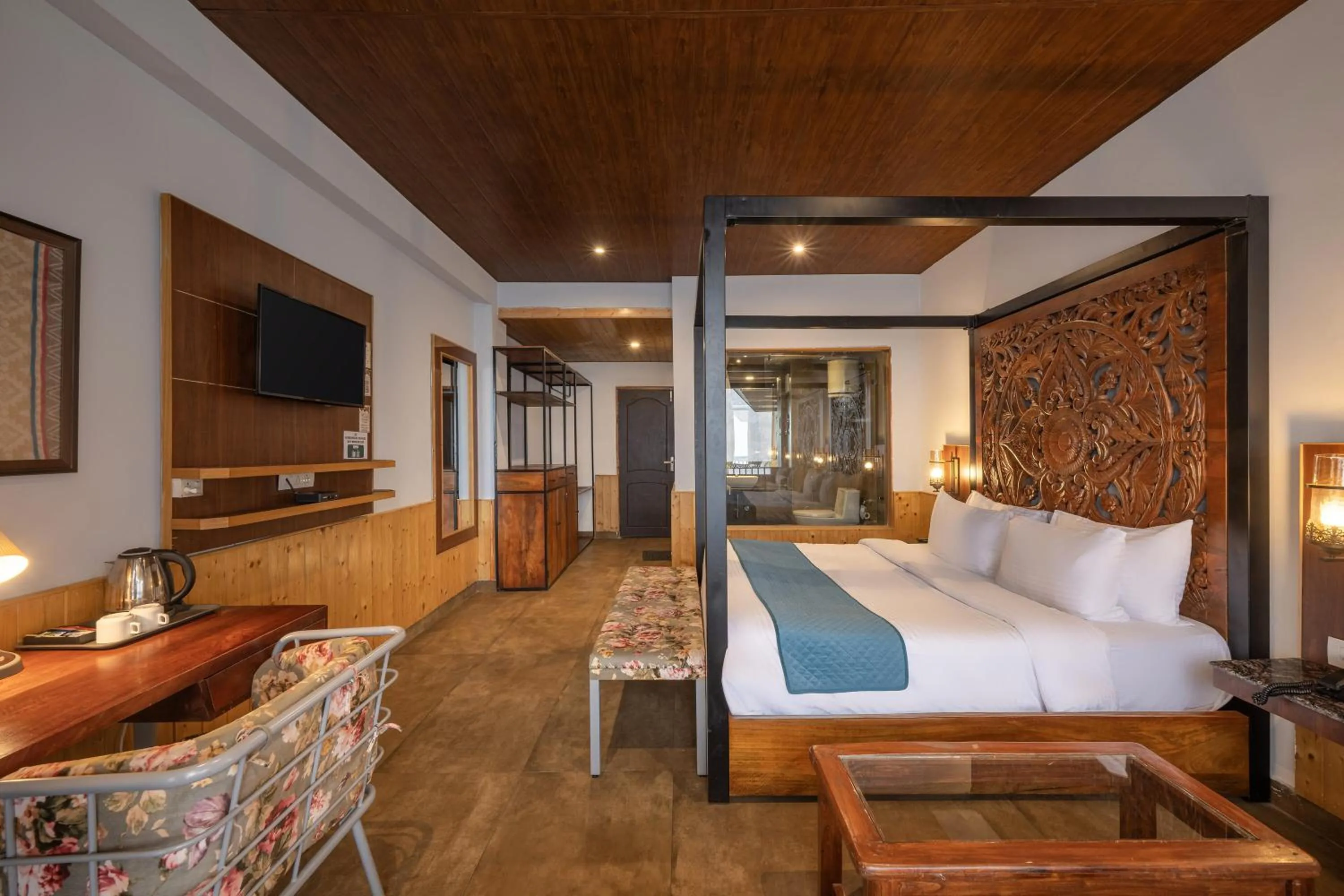 Bed in Echor Himalayan Heights Luxe Resort & Spa, Manali