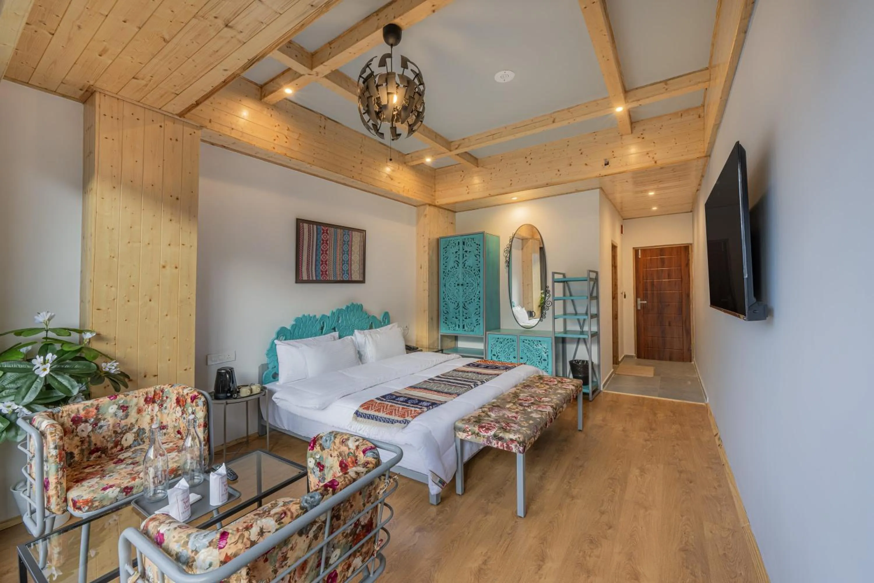 Bed in Echor Himalayan Heights Luxe Resort & Spa, Manali