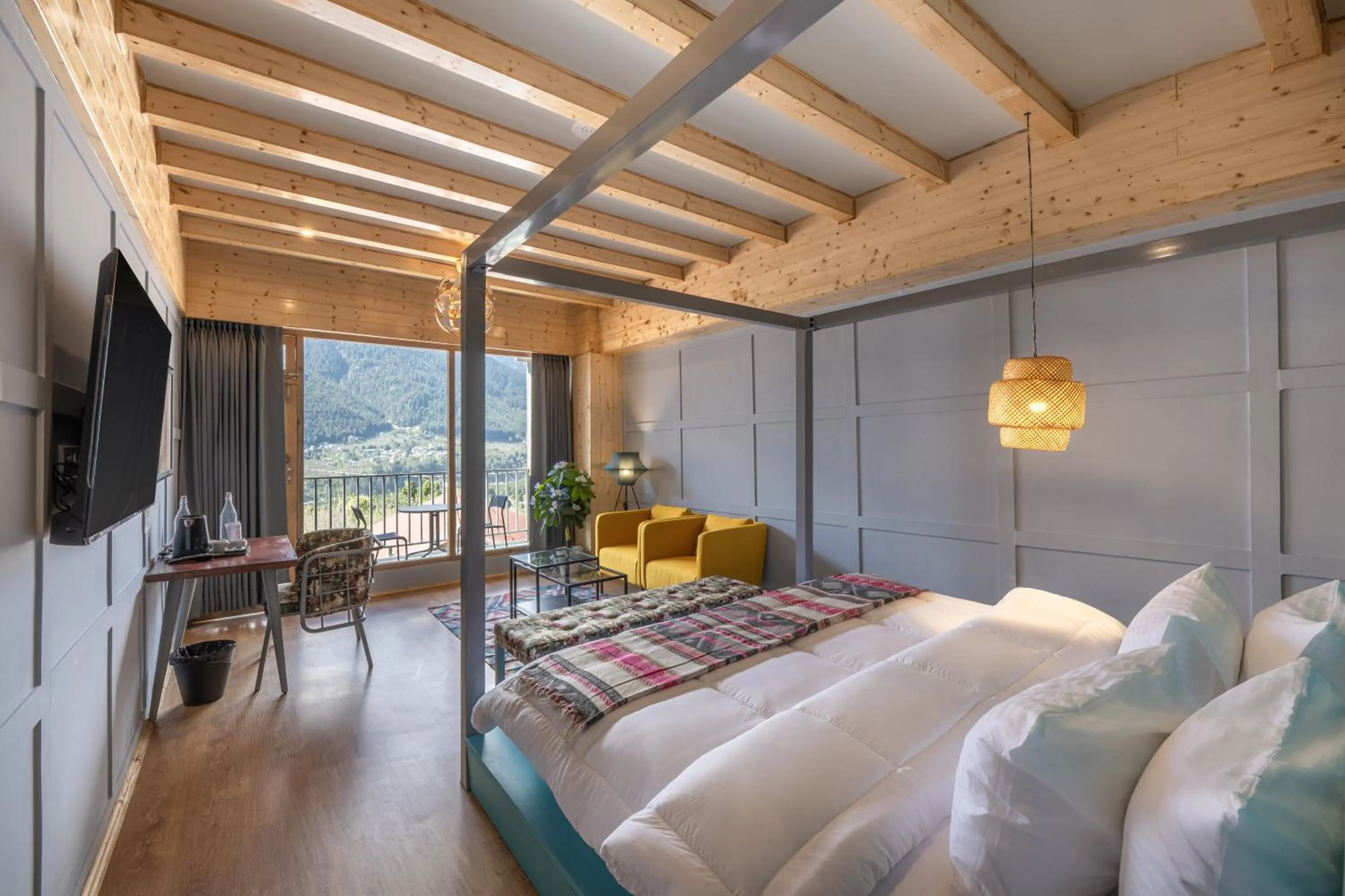 Photo of the whole room, Bed in Echor Himalayan Heights Luxe Resort & Spa, Manali