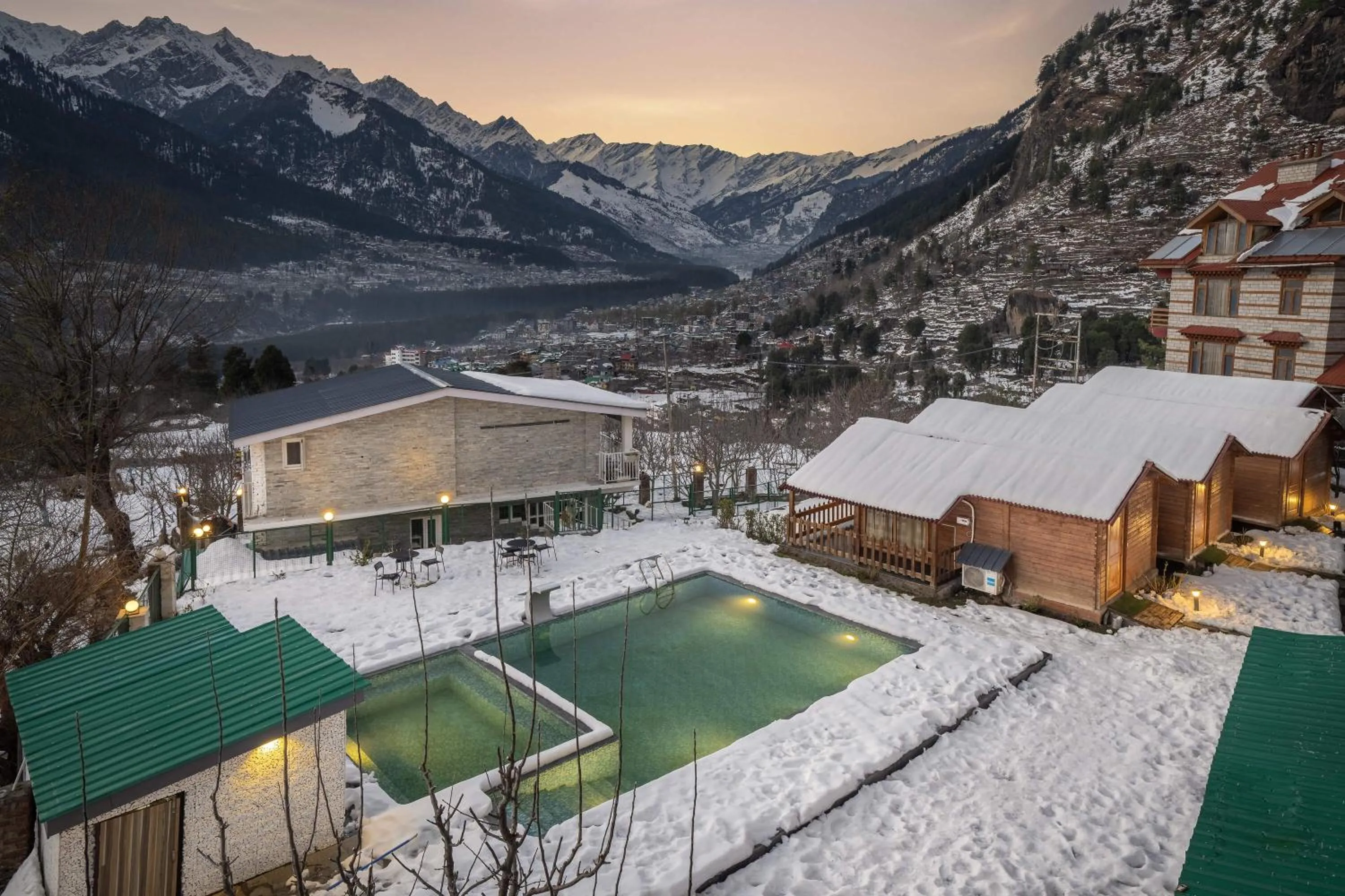 Property building in Echor Himalayan Heights Luxe Resort & Spa, Manali