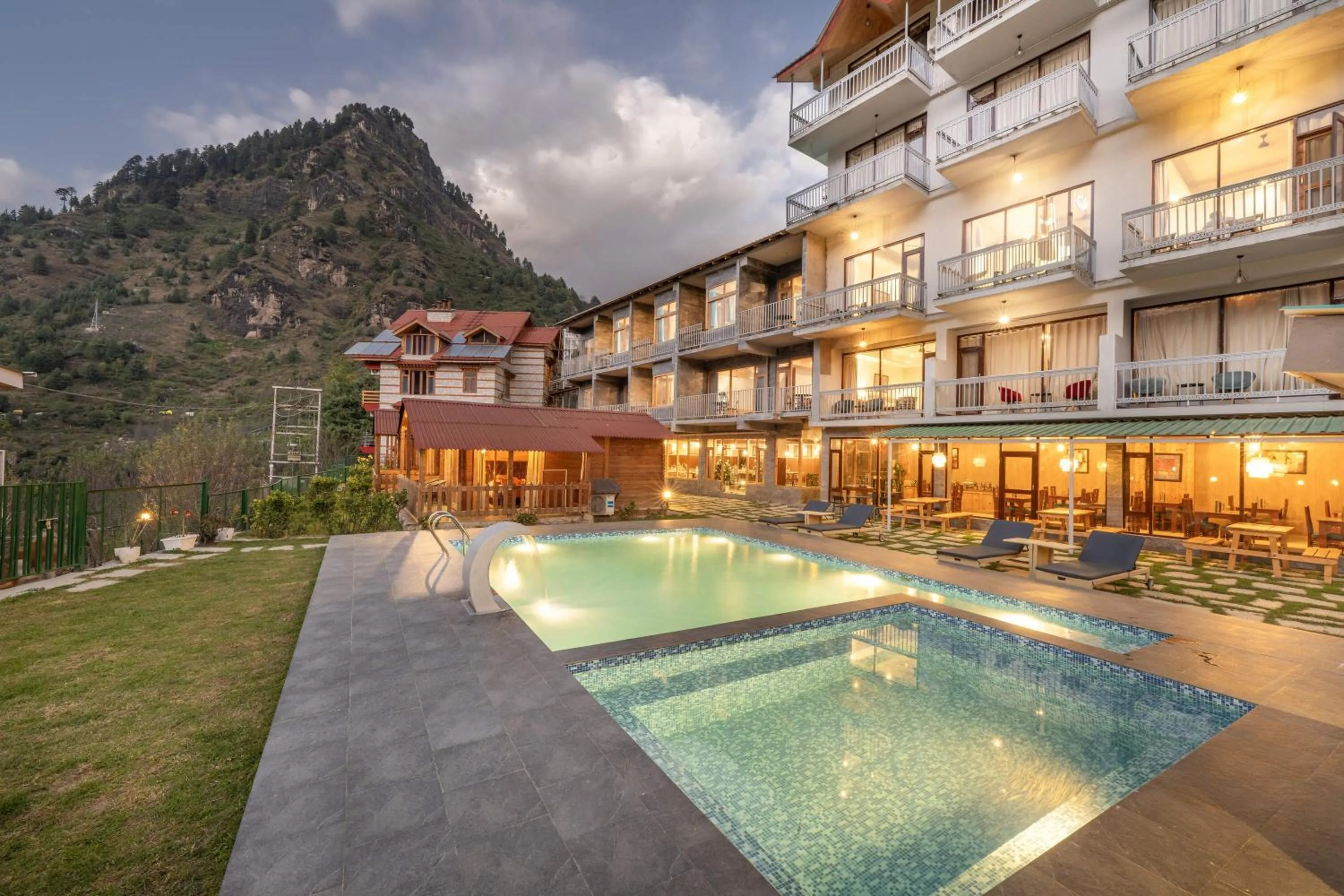 Property building in Echor Himalayan Heights Luxe Resort & Spa, Manali