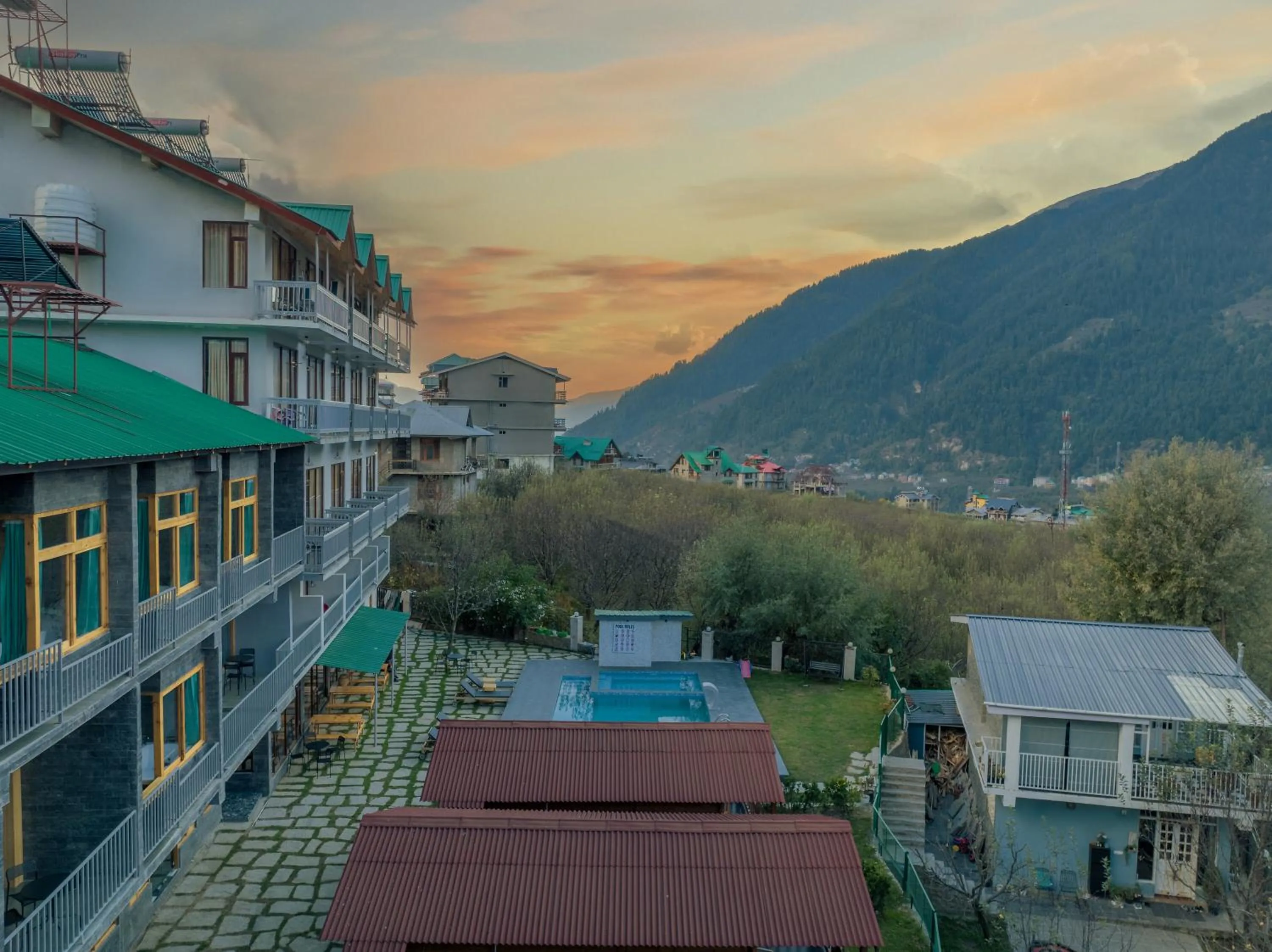 Property building in Echor Himalayan Heights Luxe Resort & Spa, Manali