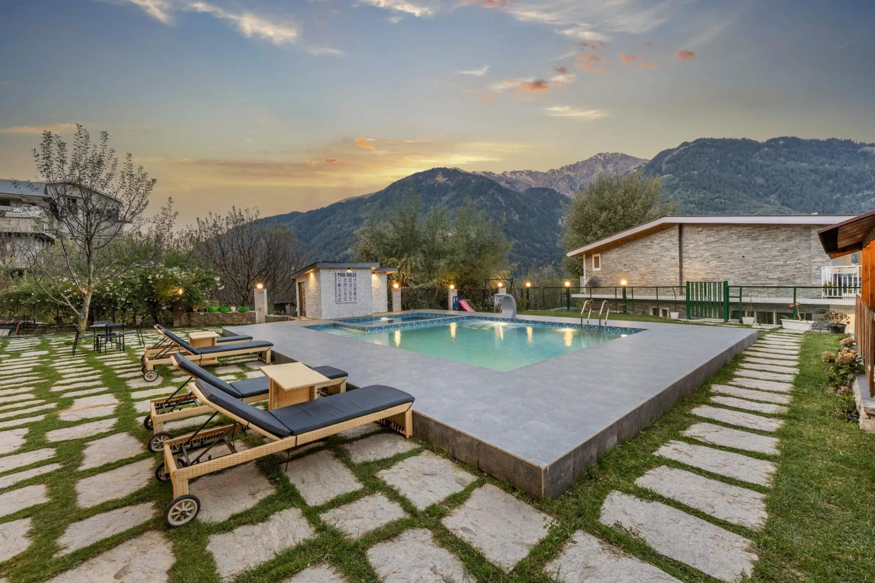 Patio in Echor Himalayan Heights Luxe Resort & Spa, Manali