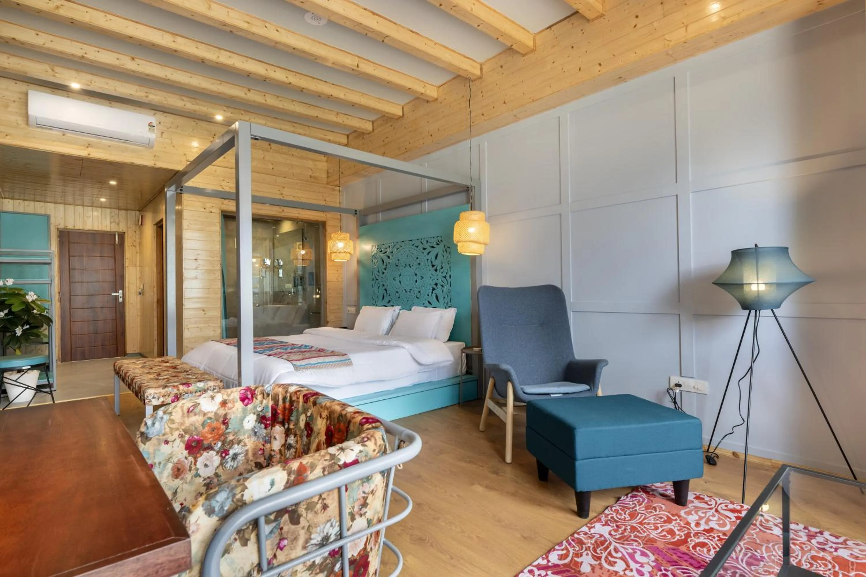 Bed in Echor Himalayan Heights Luxe Resort & Spa, Manali