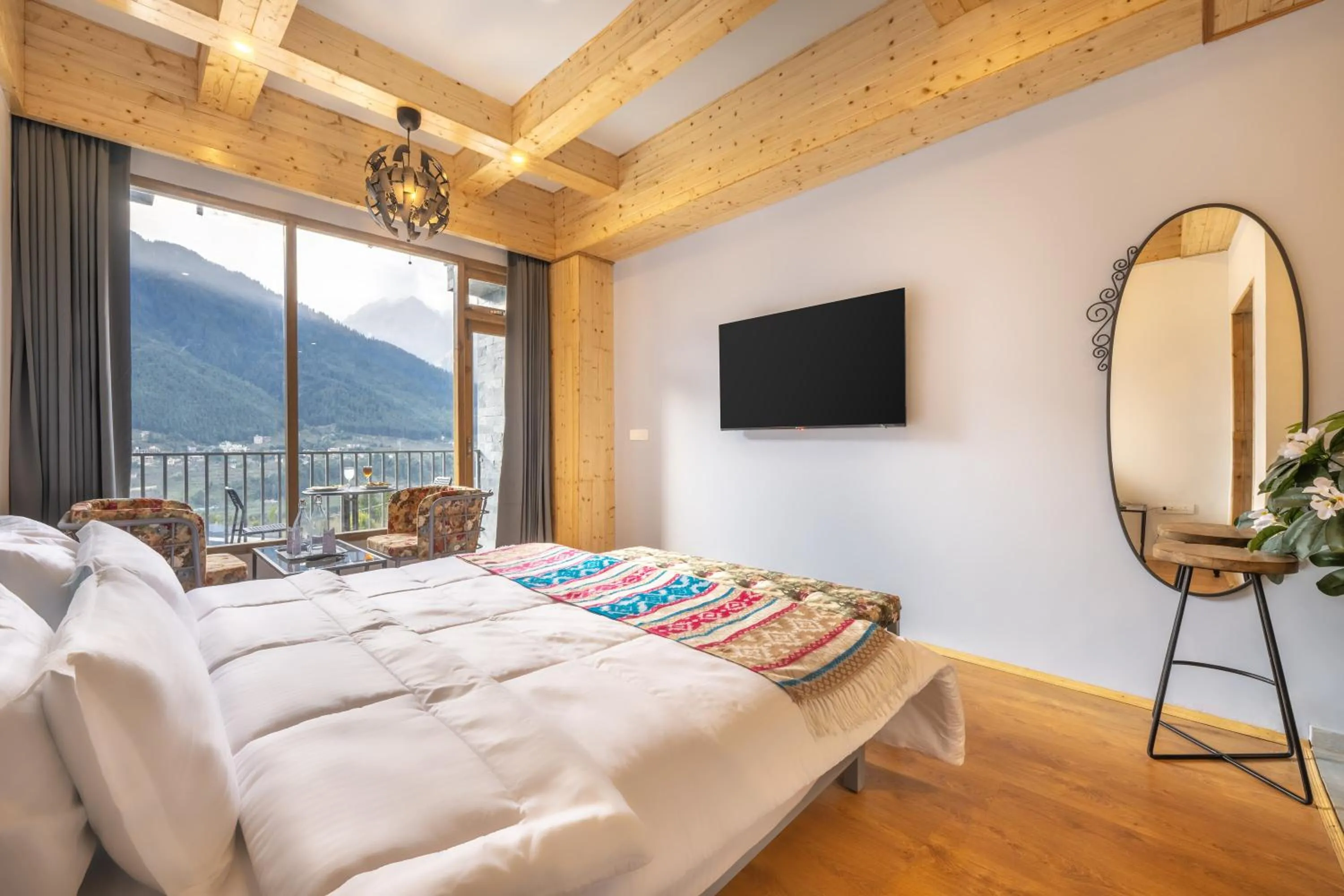 Bed in Echor Himalayan Heights Luxe Resort & Spa, Manali