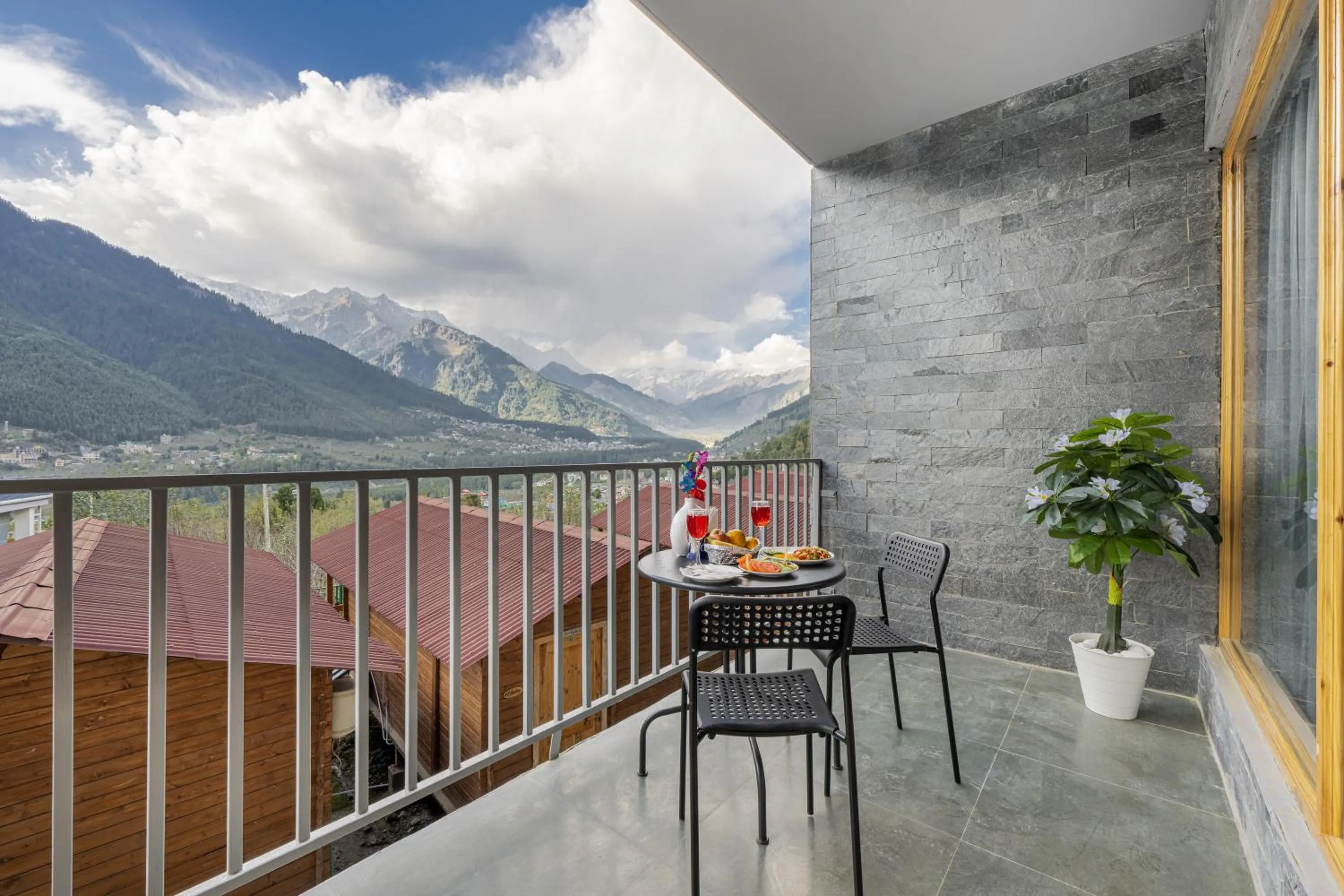 Natural landscape in Echor Himalayan Heights Luxe Resort & Spa, Manali