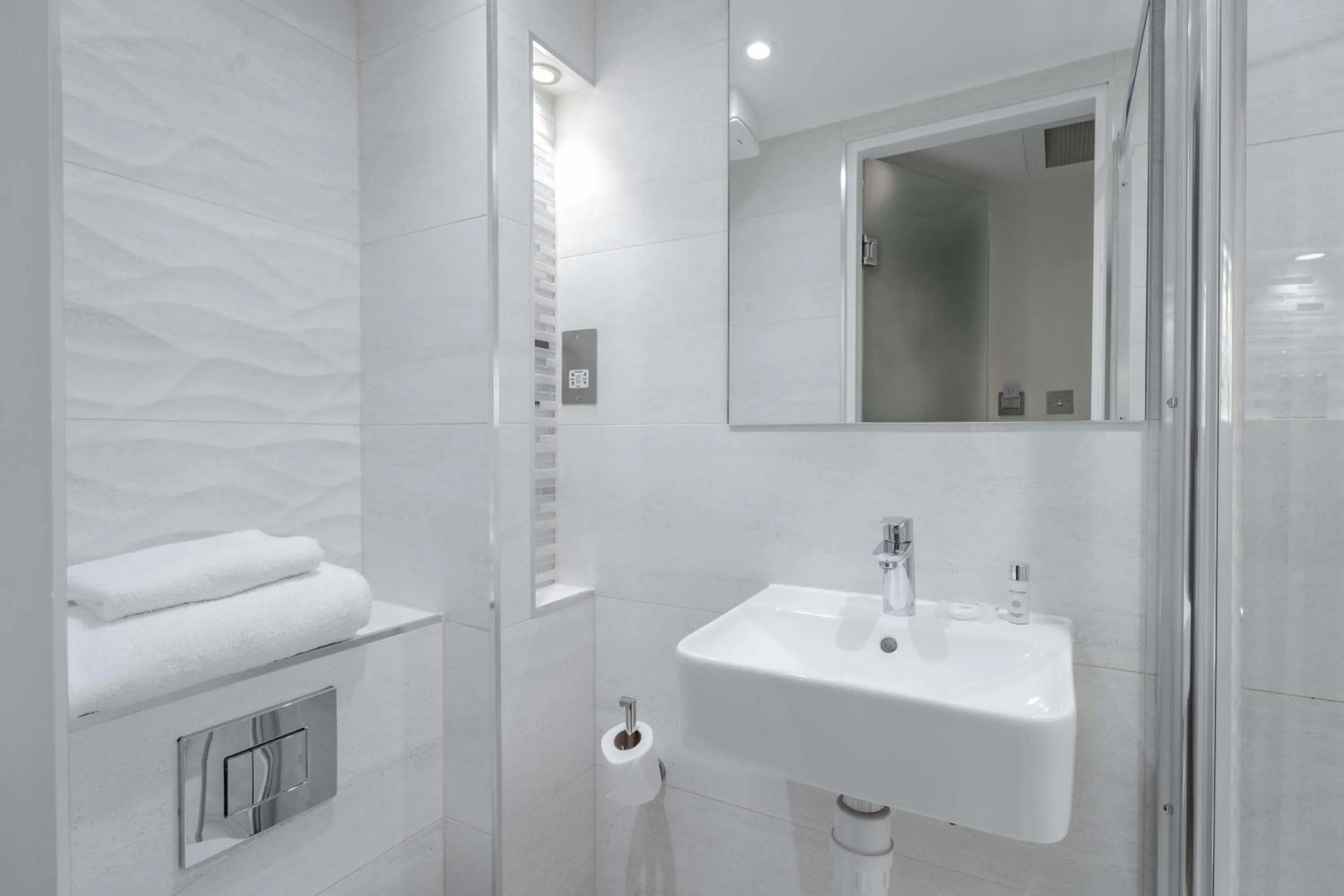 Bathroom in The Jade