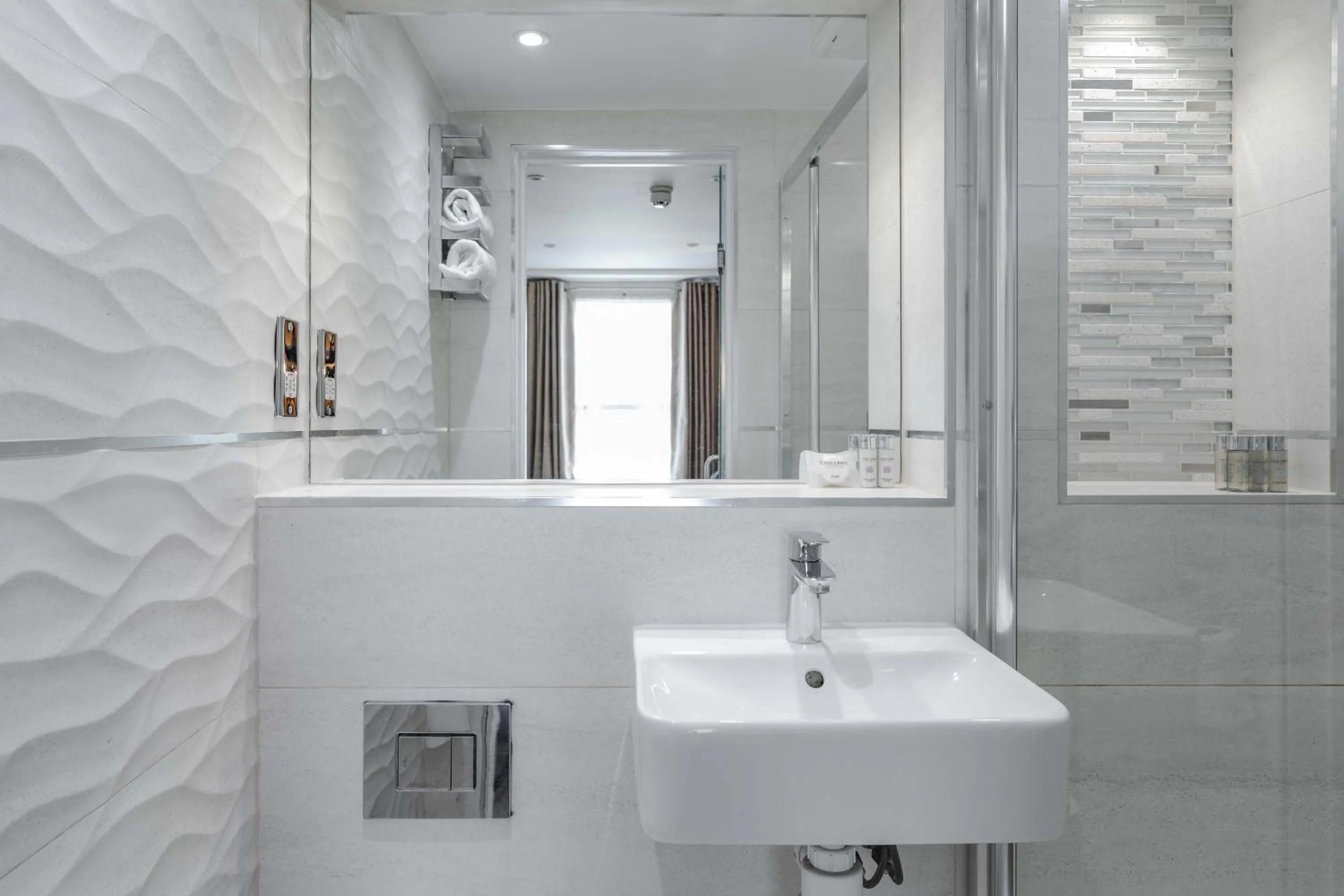 Bathroom in The Jade