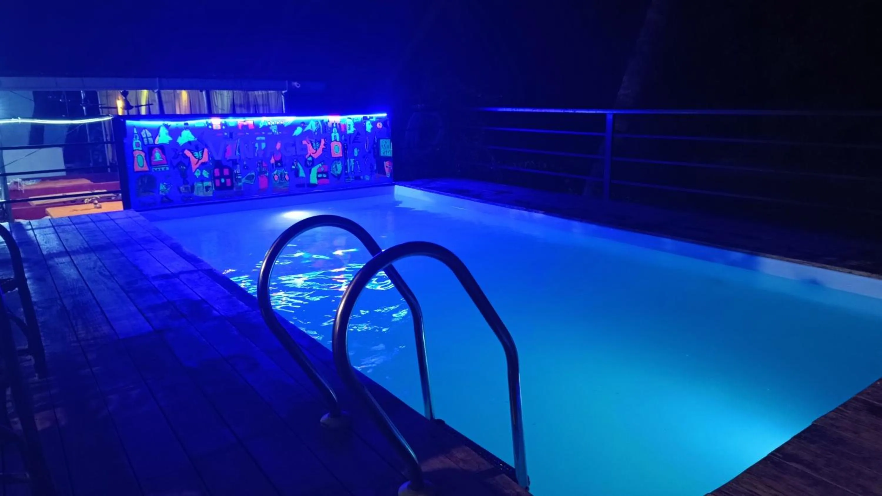 Swimming pool in Vintage Beach Resort